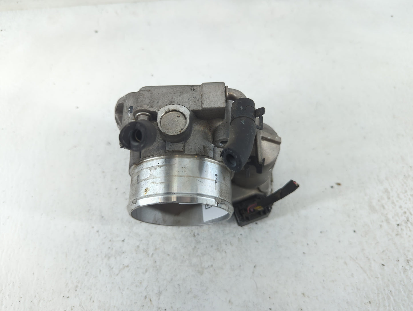 2011-2014 Hyundai Sonata Throttle Body P/N:35100-2G700 Fits Fits 2011 2012 2013 2014 2015 2016 OEM Used Auto Parts - Oemused