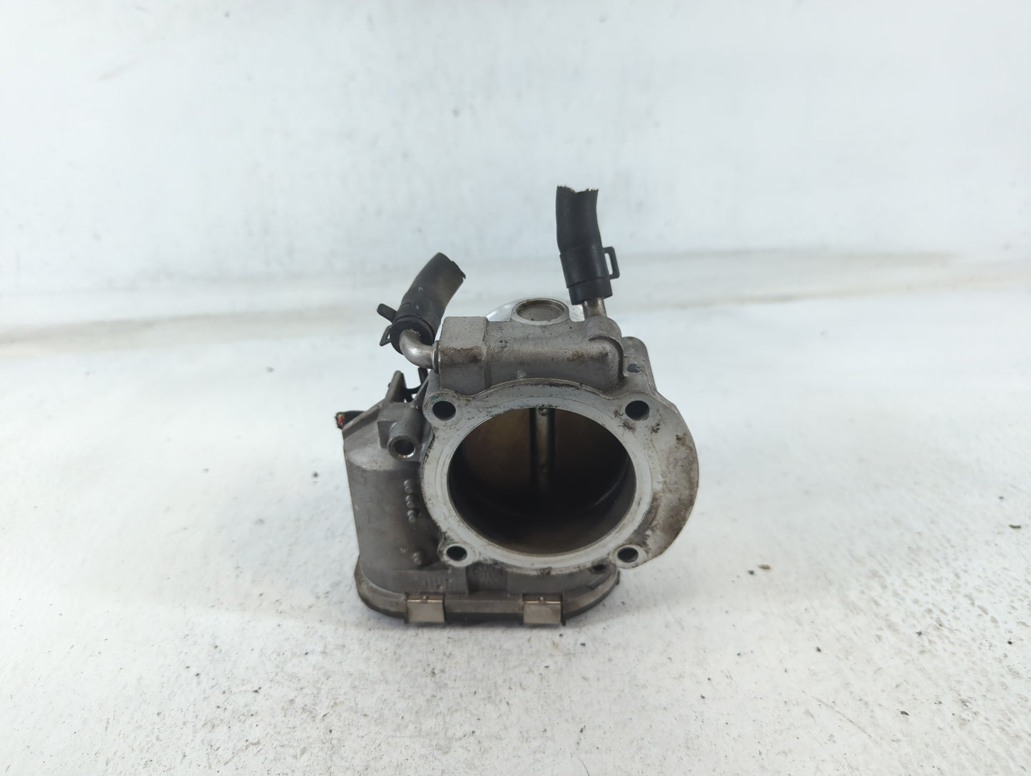 2011-2014 Hyundai Sonata Throttle Body P/N:35100-2G700 Fits Fits 2011 2012 2013 2014 2015 2016 OEM Used Auto Parts - Oemused