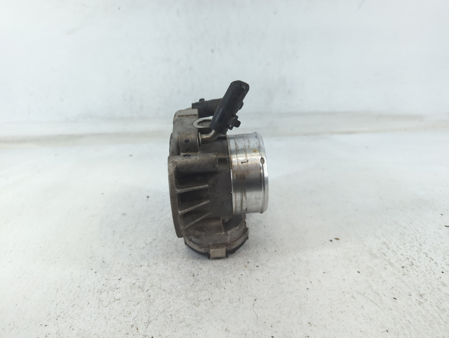 2011-2014 Hyundai Sonata Throttle Body P/N:35100-2G700 Fits Fits 2011 2012 2013 2014 2015 2016 OEM Used Auto Parts - Oemused