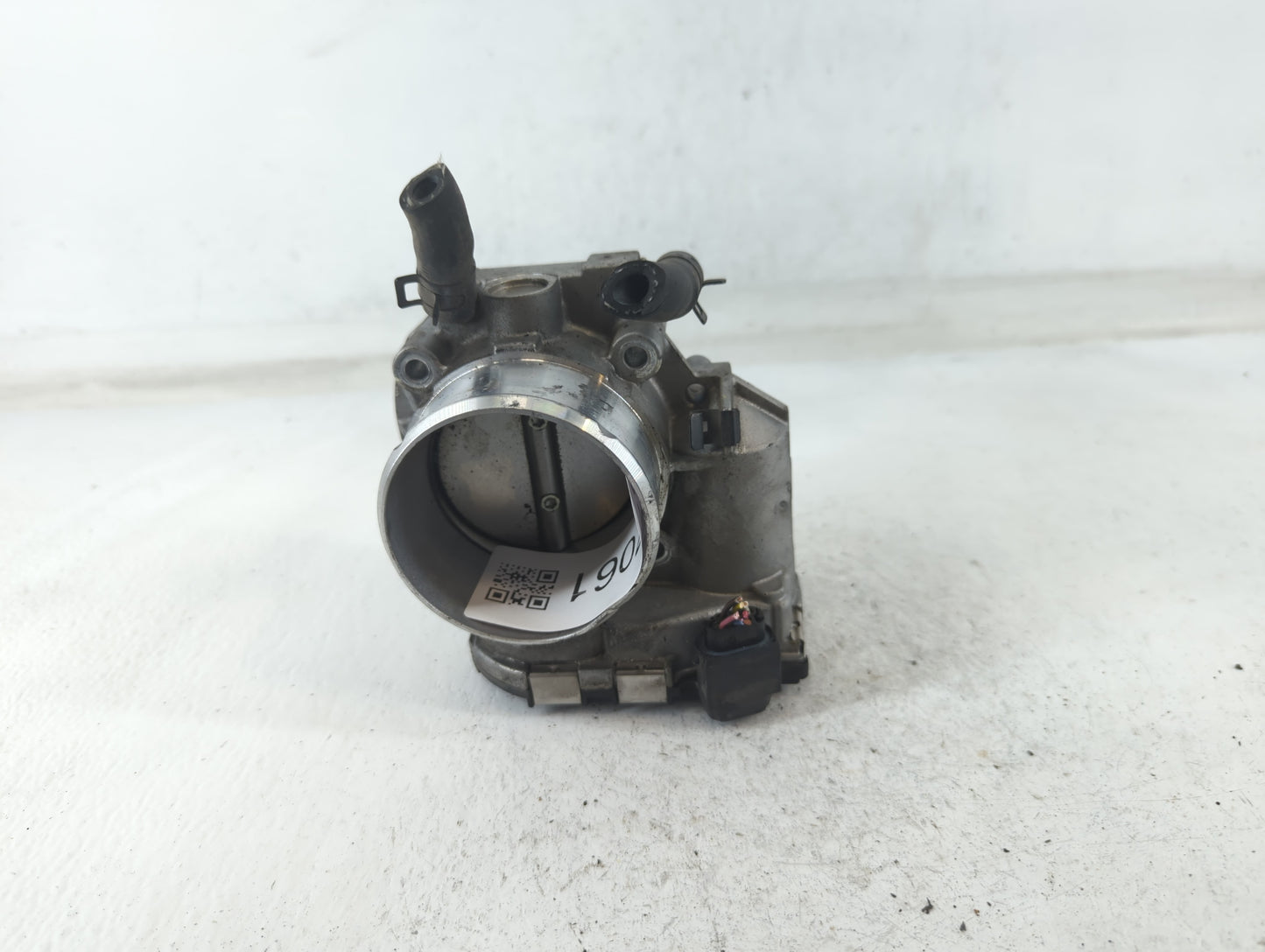 2011-2014 Hyundai Sonata Throttle Body P/N:35100-2G700 Fits Fits 2011 2012 2013 2014 2015 2016 OEM Used Auto Parts - Oemused