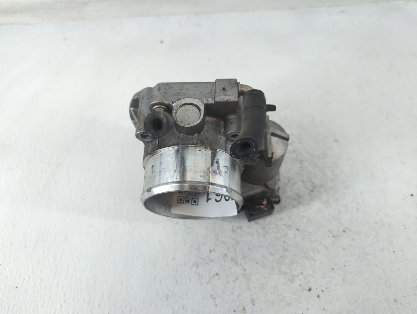 2011-2014 Hyundai Sonata Throttle Body P/N:35100-2G700 Fits Fits 2011 2012 2013 2014 2015 2016 OEM Used Auto Parts - Oemused
