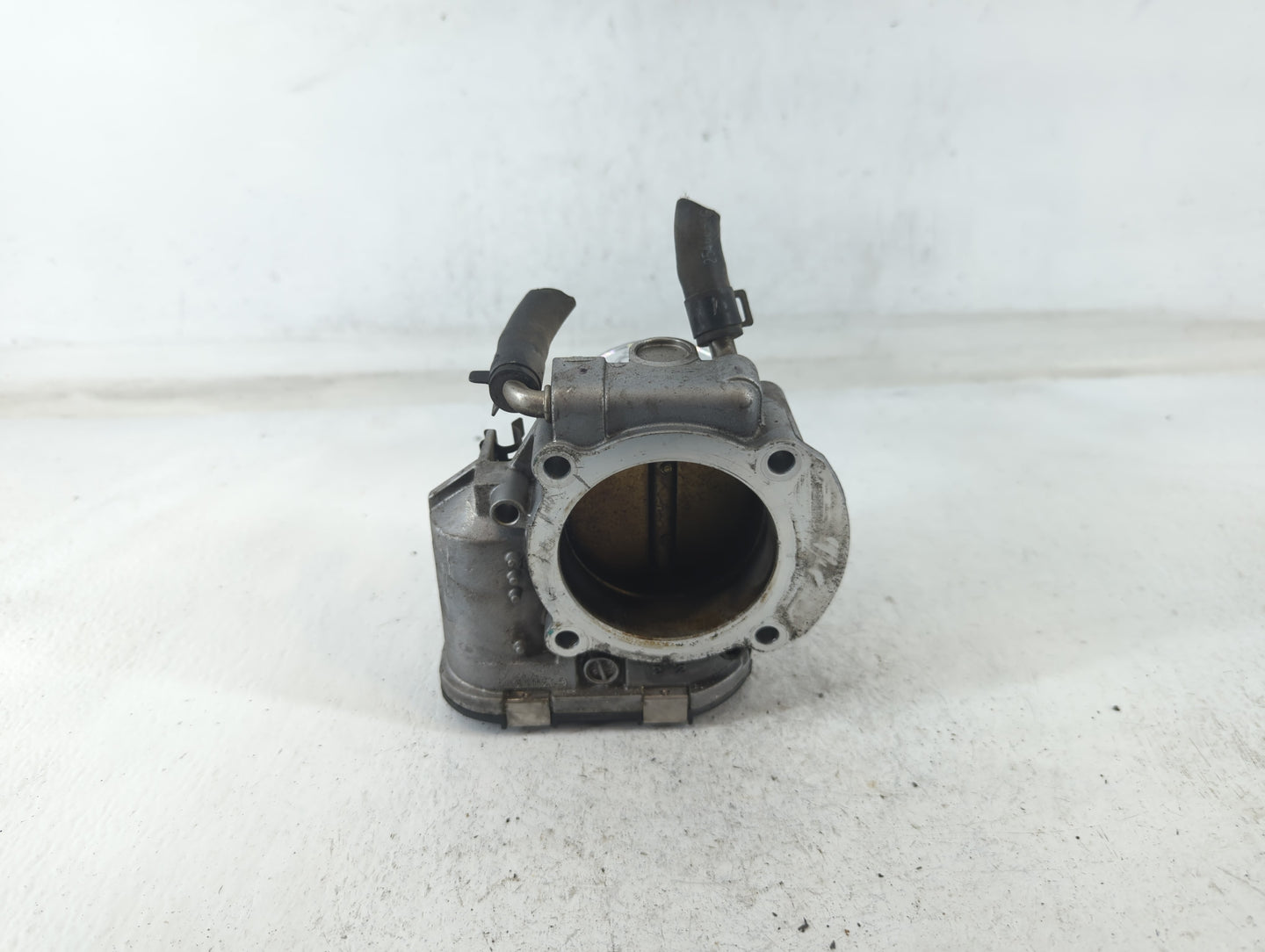 2011-2014 Hyundai Sonata Throttle Body P/N:35100-2G700 Fits Fits 2011 2012 2013 2014 2015 2016 OEM Used Auto Parts - Oemused