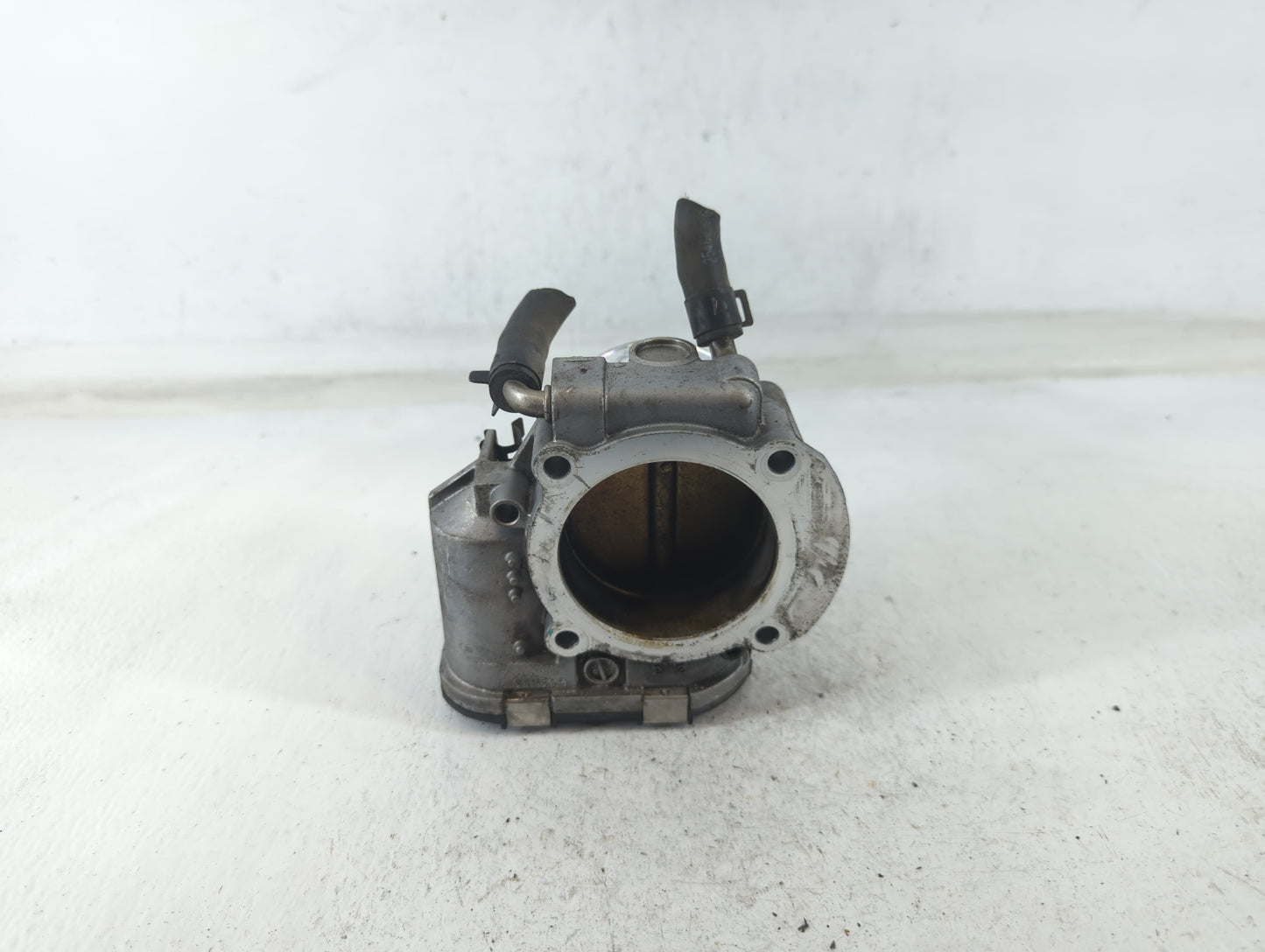 2011-2014 Hyundai Sonata Throttle Body P/N:35100-2G700 Fits Fits 2011 2012 2013 2014 2015 2016 OEM Used Auto Parts - Oemused