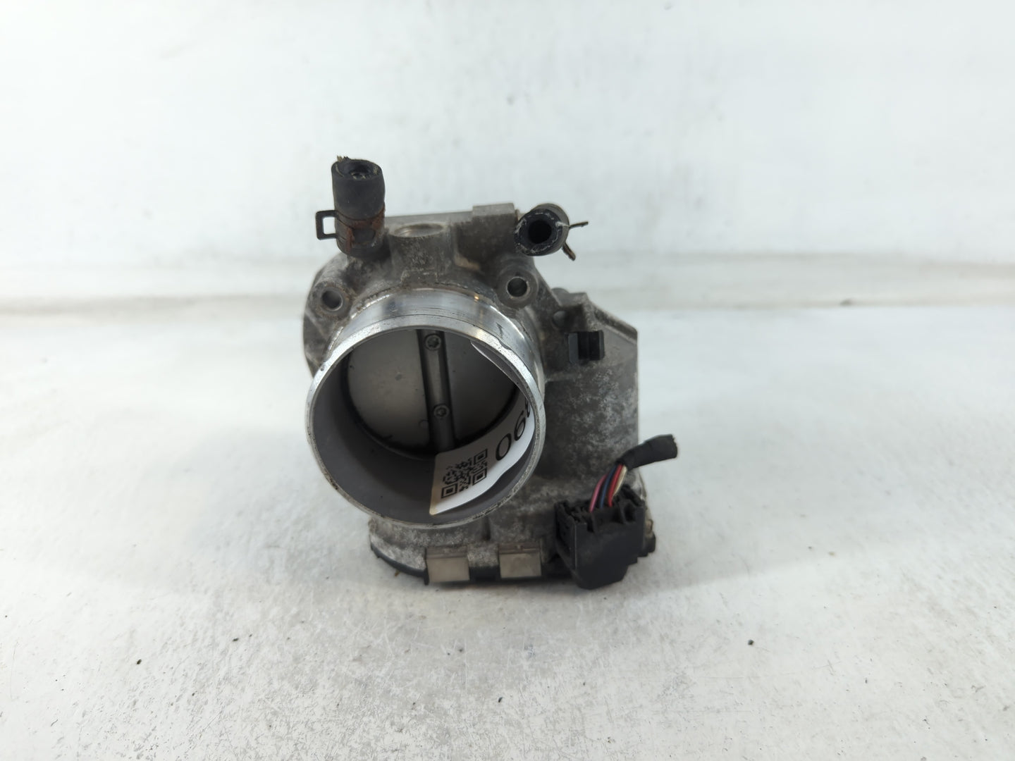 2011-2015 Hyundai Sonata Throttle Body P/N:35100-2G700 Fits Fits 2011 2012 2013 2014 2015 2016 OEM Used Auto Parts - Oemused