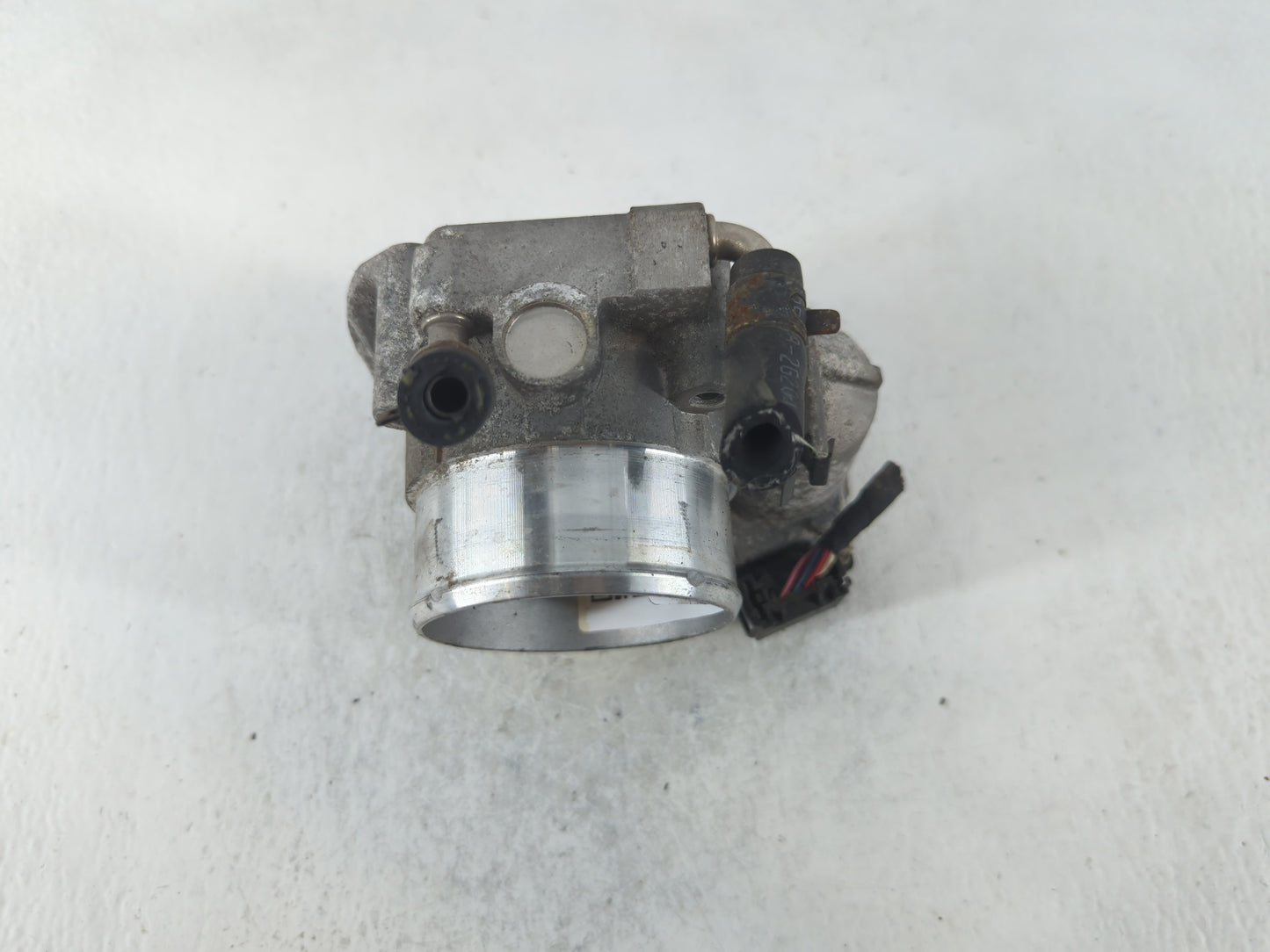 2011-2015 Hyundai Sonata Throttle Body P/N:35100-2G700 Fits Fits 2011 2012 2013 2014 2015 2016 OEM Used Auto Parts - Oemused