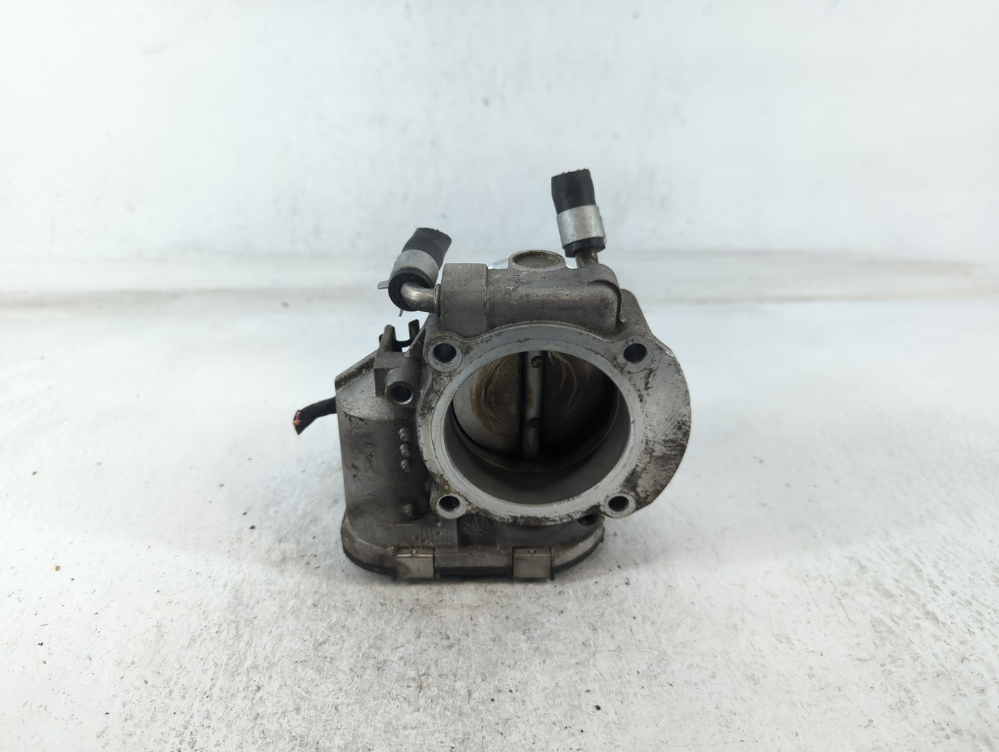 2011-2014 Hyundai Sonata Throttle Body P/N:35100-2G700 Fits Fits 2011 2012 2013 2014 2015 2016 OEM Used Auto Parts - Oemused