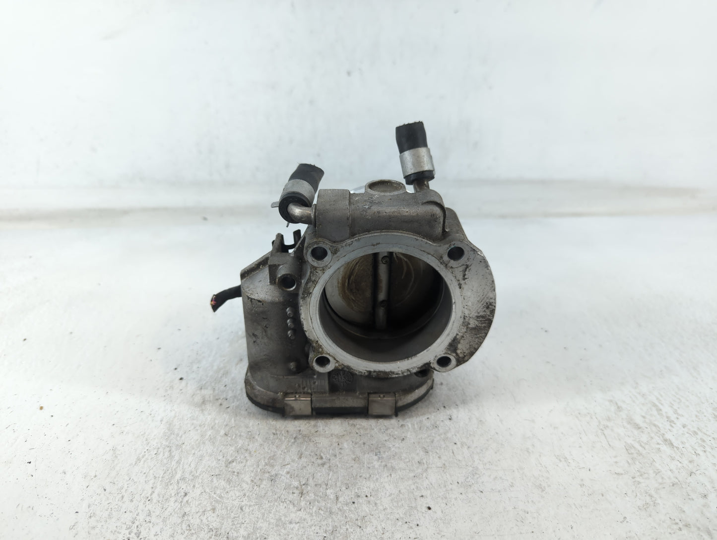 2011-2014 Hyundai Sonata Throttle Body P/N:35100-2G700 Fits Fits 2011 2012 2013 2014 2015 2016 OEM Used Auto Parts - Oemused