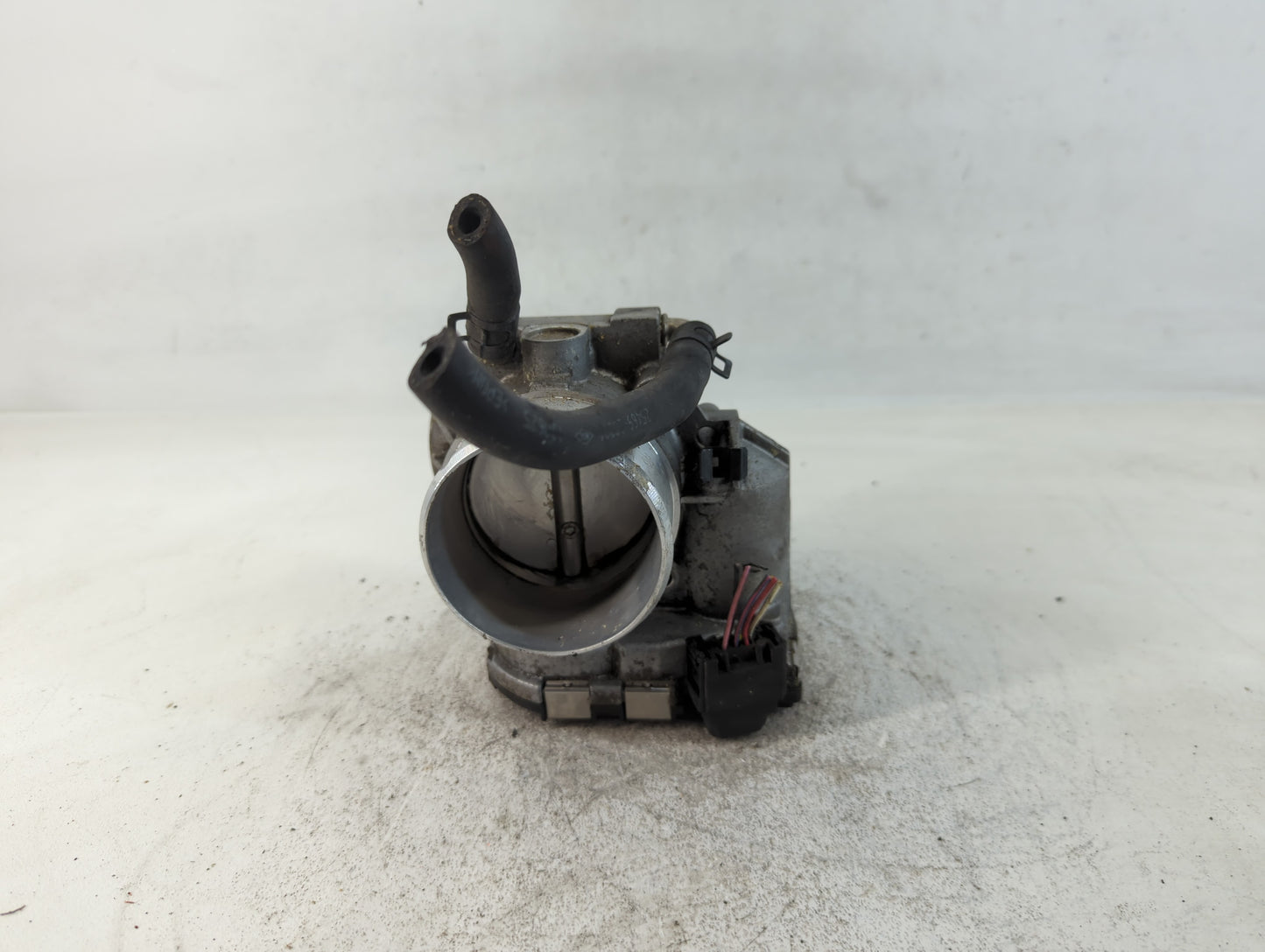 2011-2014 Hyundai Sonata Throttle Body P/N:35100-2G700 Fits Fits 2011 2012 2013 2014 2015 2016 OEM Used Auto Parts - Oemused
