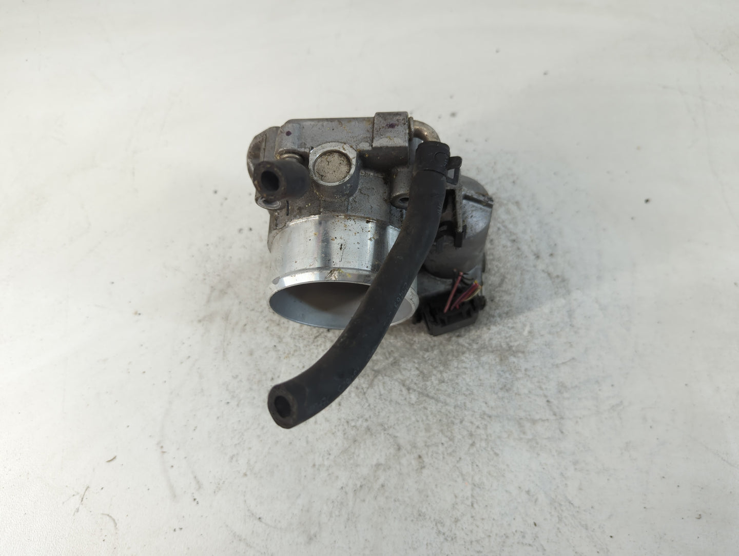 2011-2014 Hyundai Sonata Throttle Body P/N:35100-2G700 Fits Fits 2011 2012 2013 2014 2015 2016 OEM Used Auto Parts - Oemused