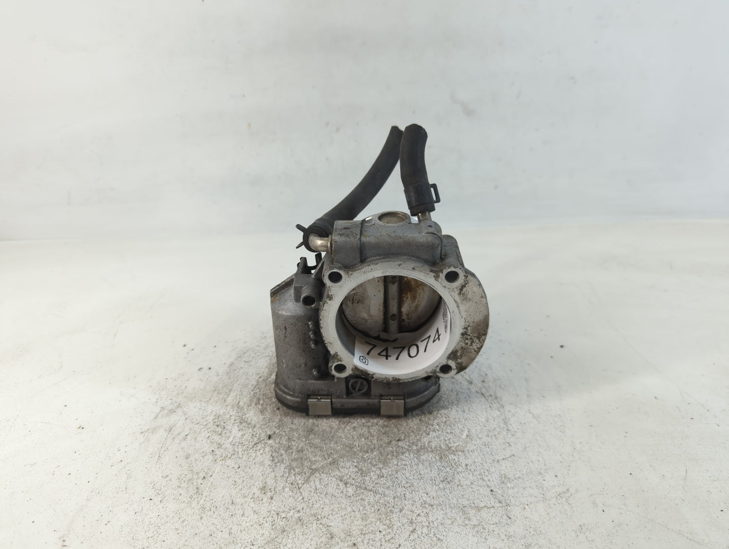 2011-2014 Hyundai Sonata Throttle Body P/N:35100-2G700 Fits Fits 2011 2012 2013 2014 2015 2016 OEM Used Auto Parts - Oemused