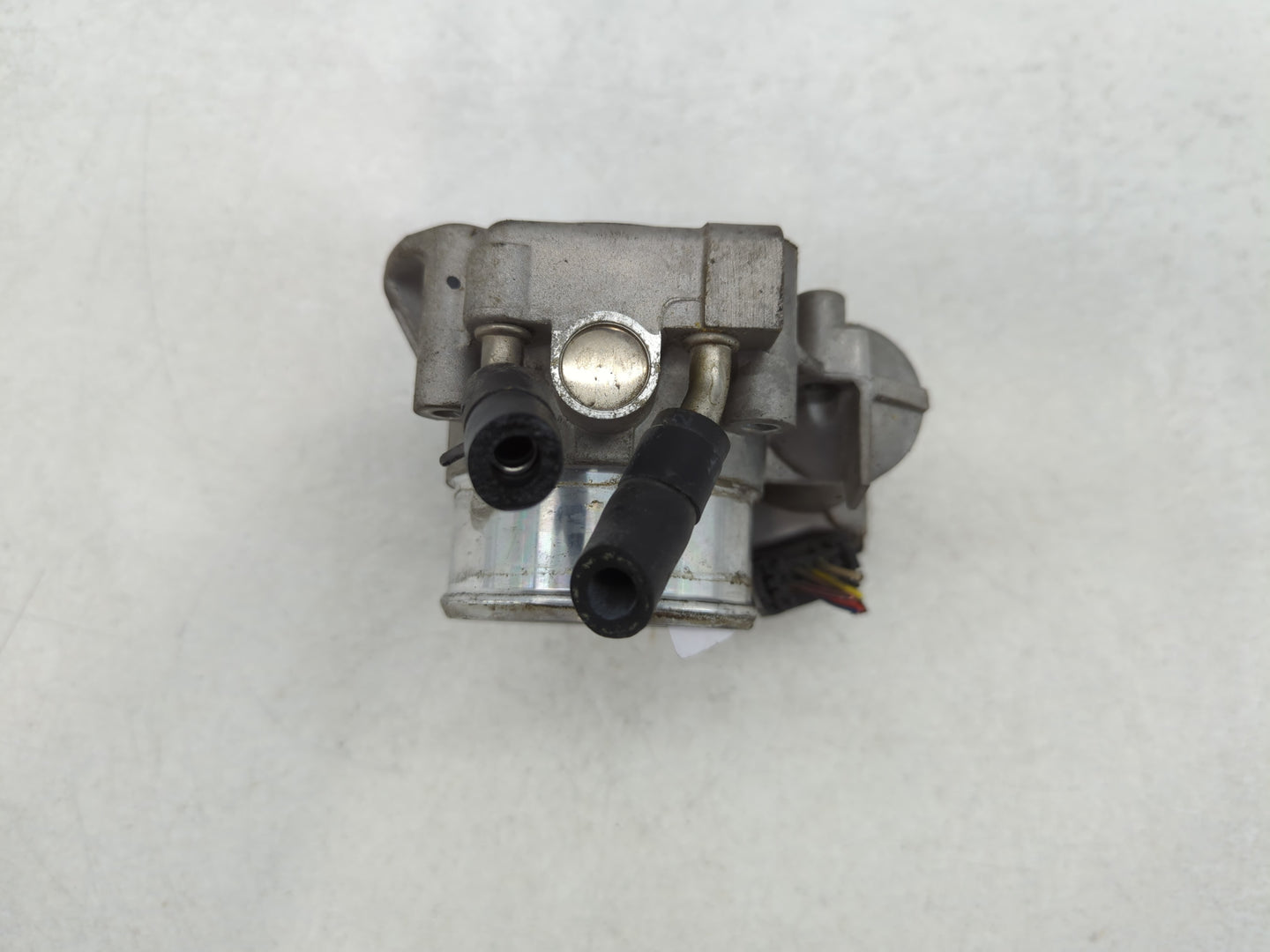 2011-2014 Hyundai Sonata Throttle Body P/N:35100-2G710 Fits Fits 2011 2012 2013 2014 2015 2016 OEM Used Auto Parts - Oemused