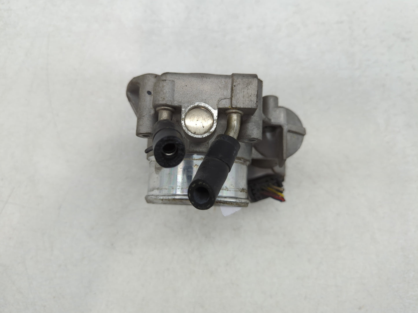 2011-2014 Hyundai Sonata Throttle Body P/N:35100-2G710 Fits Fits 2011 2012 2013 2014 2015 2016 OEM Used Auto Parts - Oemused
