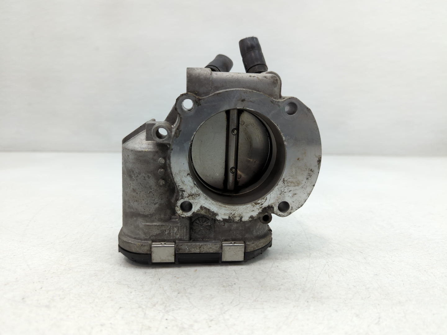 2011-2014 Hyundai Sonata Throttle Body P/N:35100-2G710 Fits Fits 2011 2012 2013 2014 2015 2016 OEM Used Auto Parts - Oemused