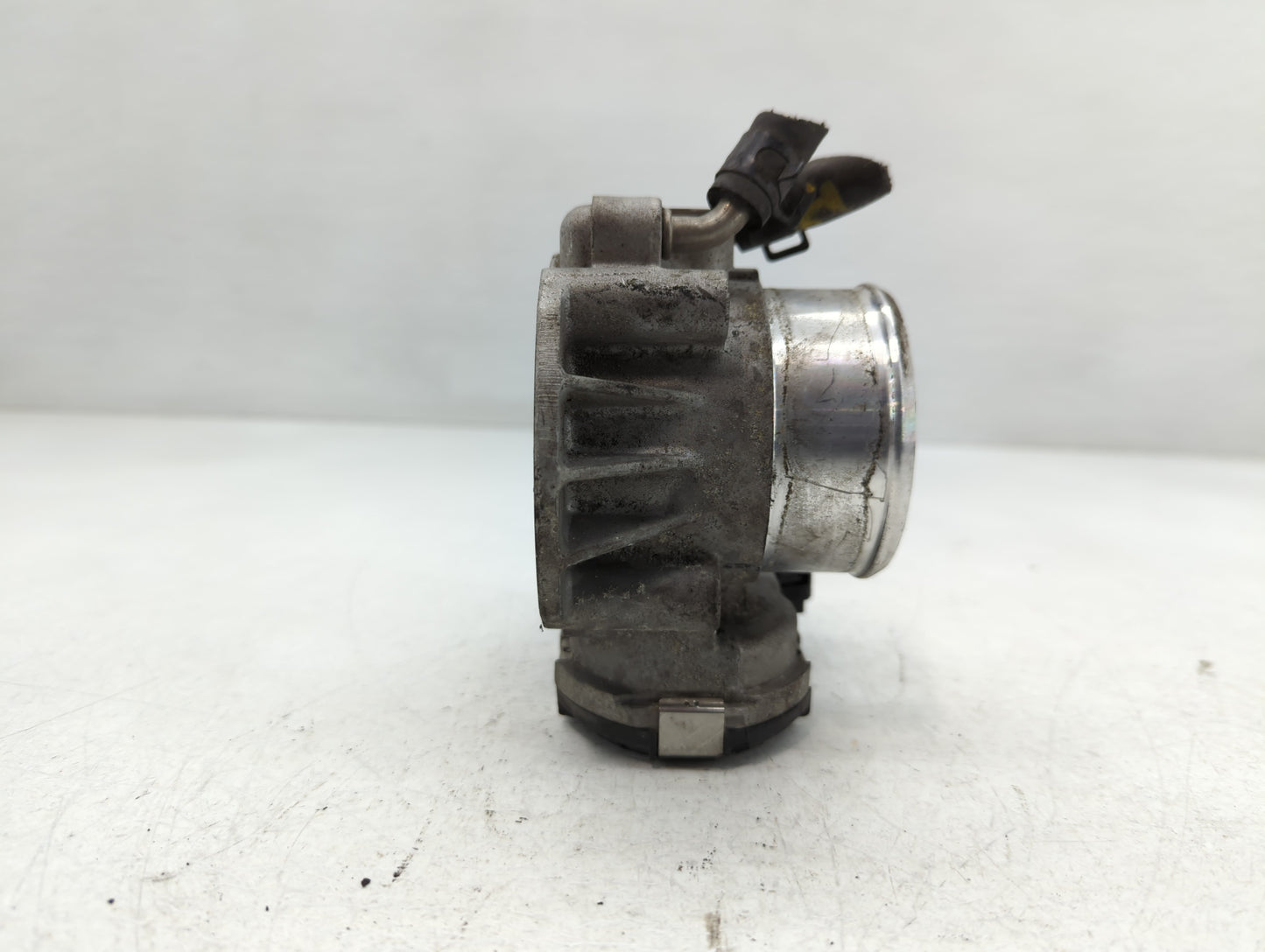 2011-2014 Hyundai Sonata Throttle Body P/N:35100-2G710 Fits Fits 2011 2012 2013 2014 2015 2016 OEM Used Auto Parts - Oemused