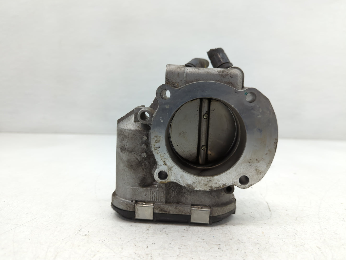 2011-2014 Hyundai Sonata Throttle Body P/N:35100-2G710 Fits Fits 2011 2012 2013 2014 2015 2016 OEM Used Auto Parts - Oemused