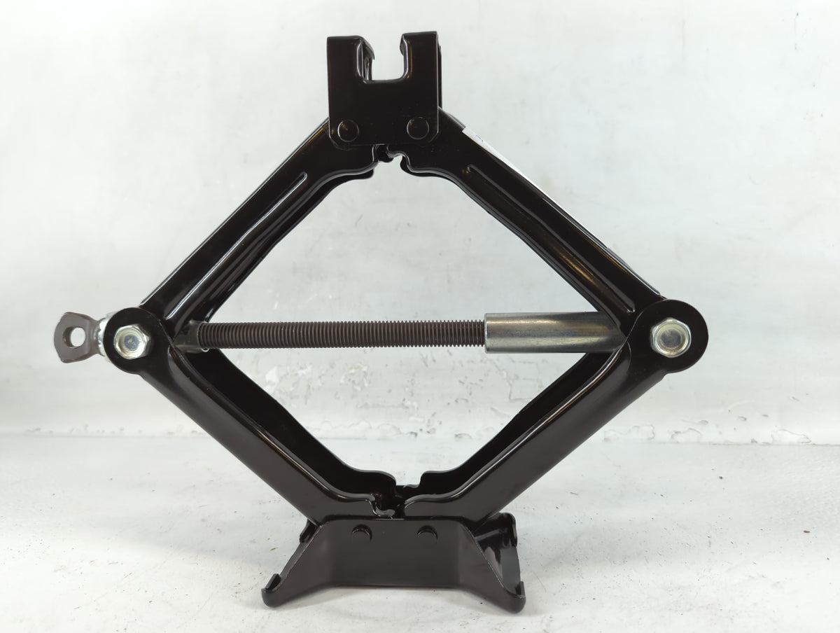2014 Hyundai Sonata Spare Scissor Car Jack 757476 - Oemusedautoparts1.com