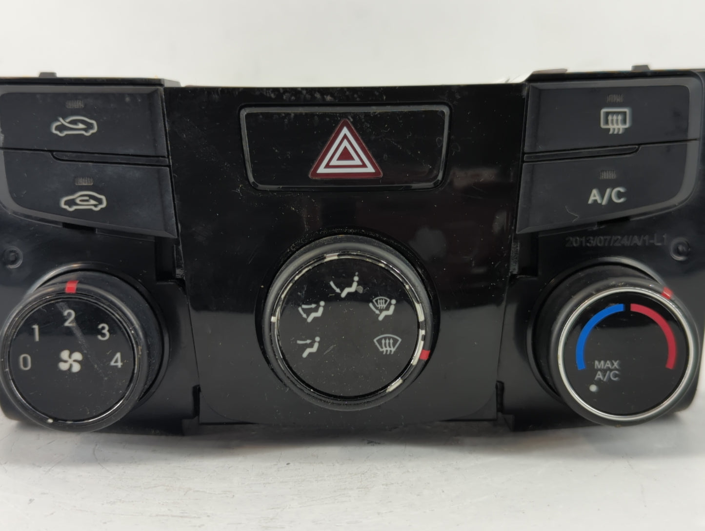 2014 Hyundai Sonata Climate Control Module Temperature AC/Heater Replacement P/N:97250-3Q030 Fits OEM Used Auto Parts - Oemu