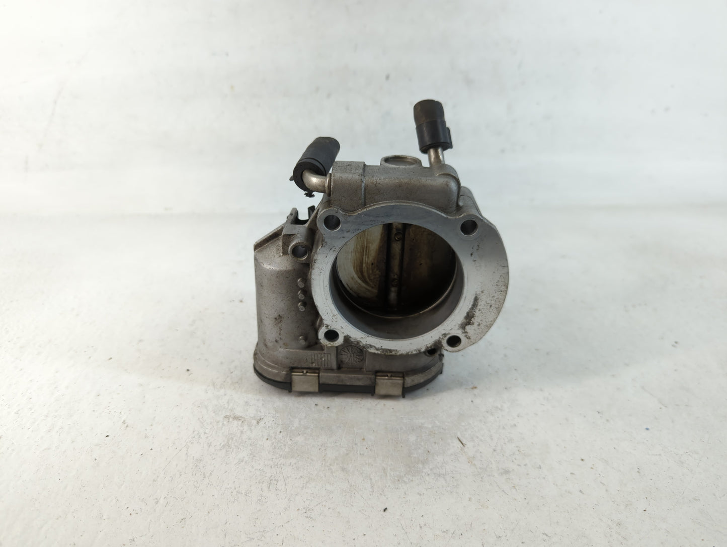 2011-2014 Hyundai Sonata Throttle Body P/N:35100-2G700 Fits Fits 2011 2012 2013 2014 2015 2016 OEM Used Auto Parts - Oemused