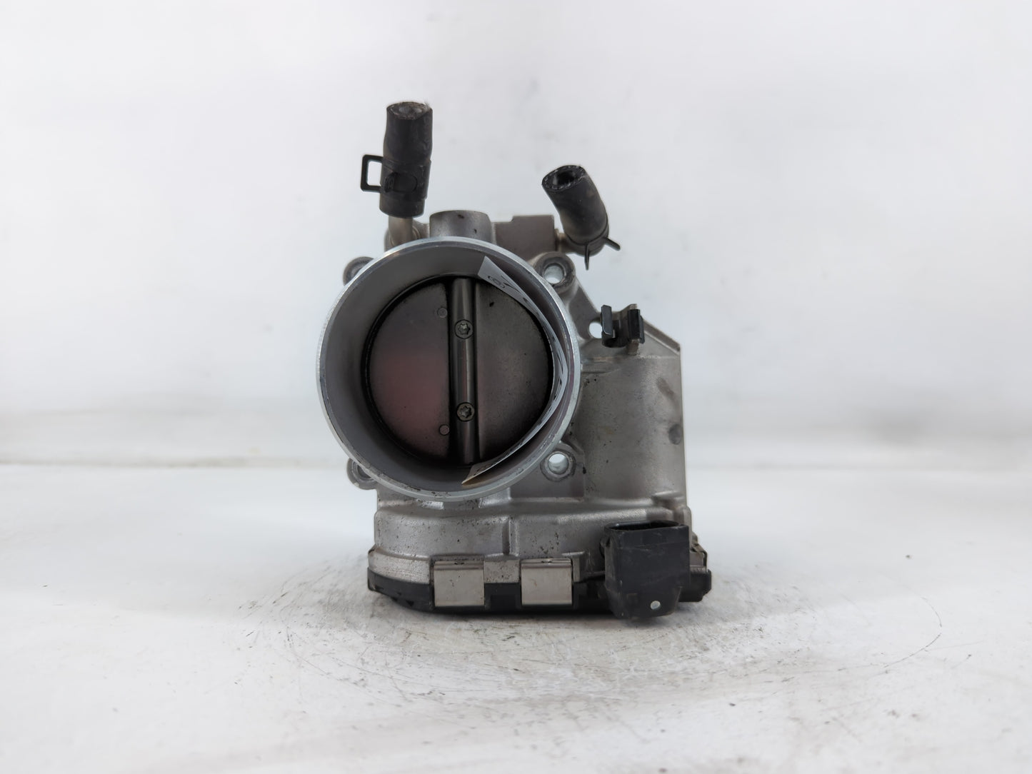 2011-2015 Hyundai Sonata Throttle Body P/N:35100-2G700 Fits Fits 2011 2012 2013 2014 2015 2016 OEM Used Auto Parts - Oemused