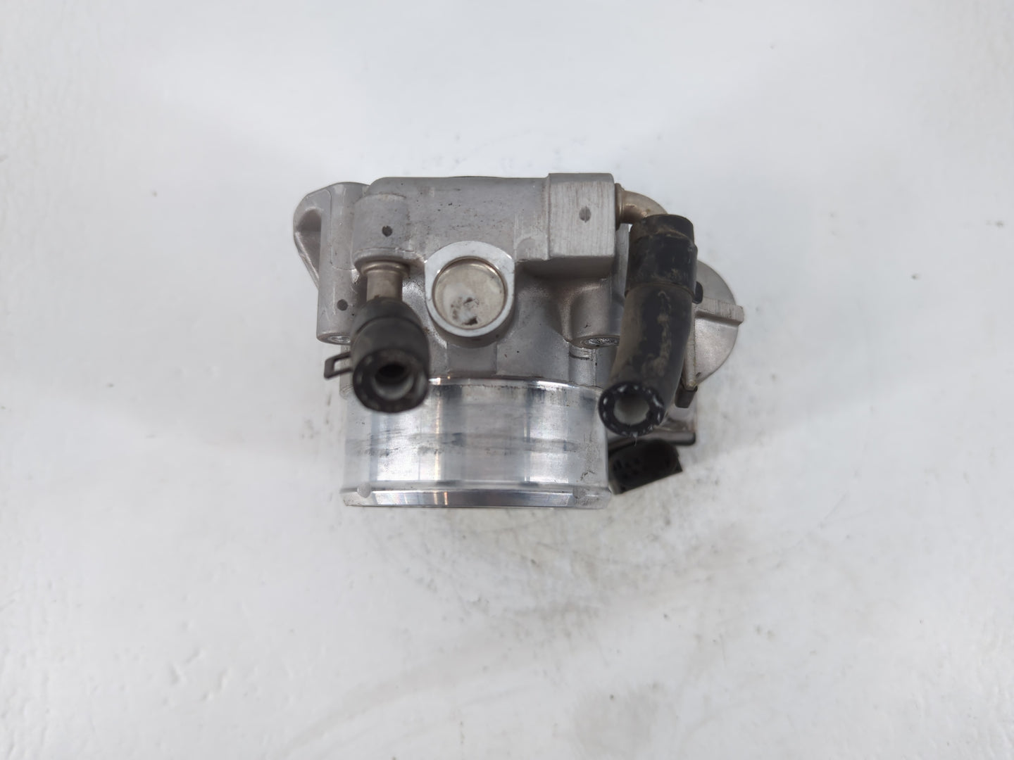2011-2015 Hyundai Sonata Throttle Body P/N:35100-2G700 Fits Fits 2011 2012 2013 2014 2015 2016 OEM Used Auto Parts - Oemused