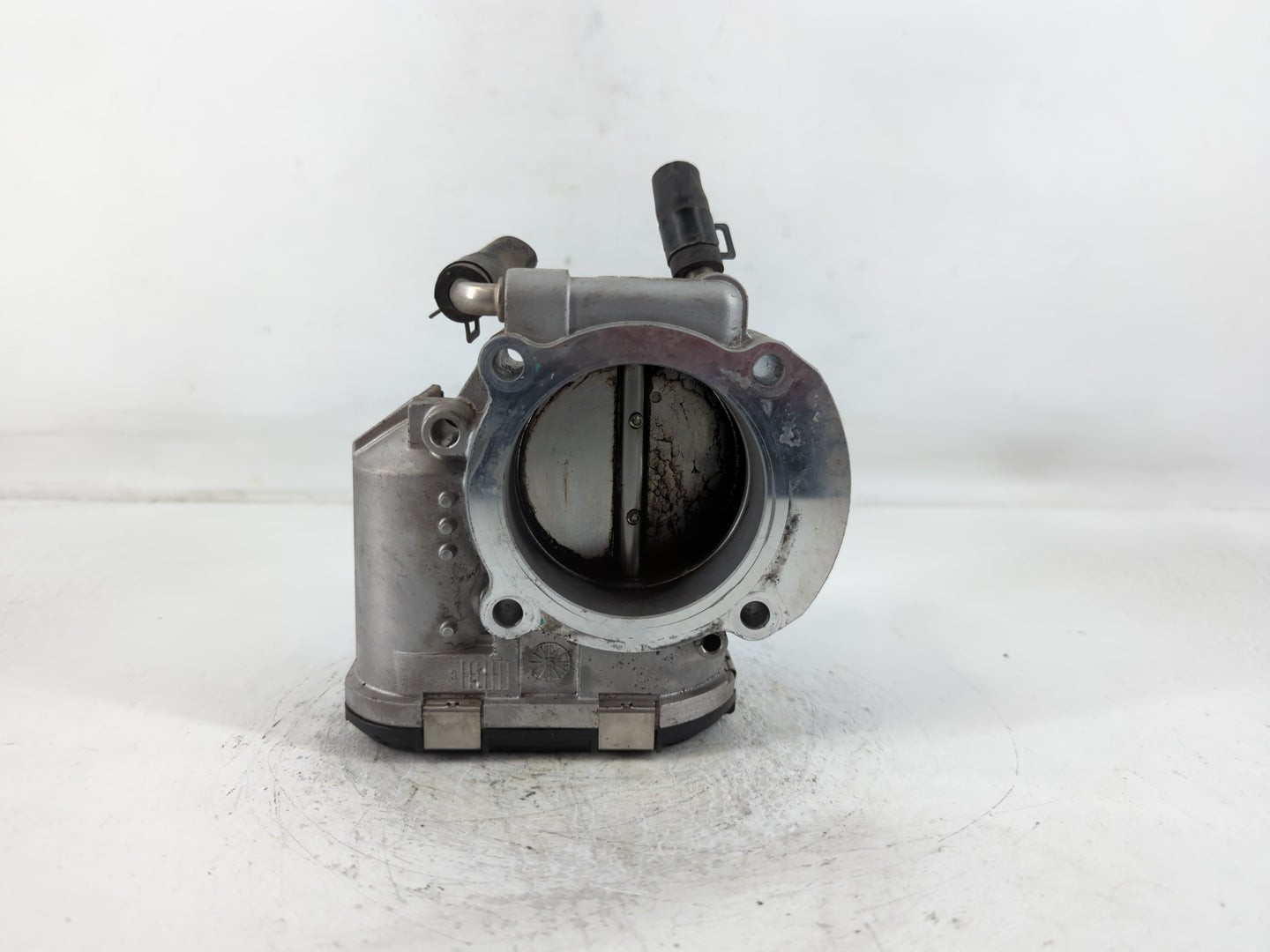 2011-2015 Hyundai Sonata Throttle Body P/N:35100-2G700 Fits Fits 2011 2012 2013 2014 2015 2016 OEM Used Auto Parts - Oemused
