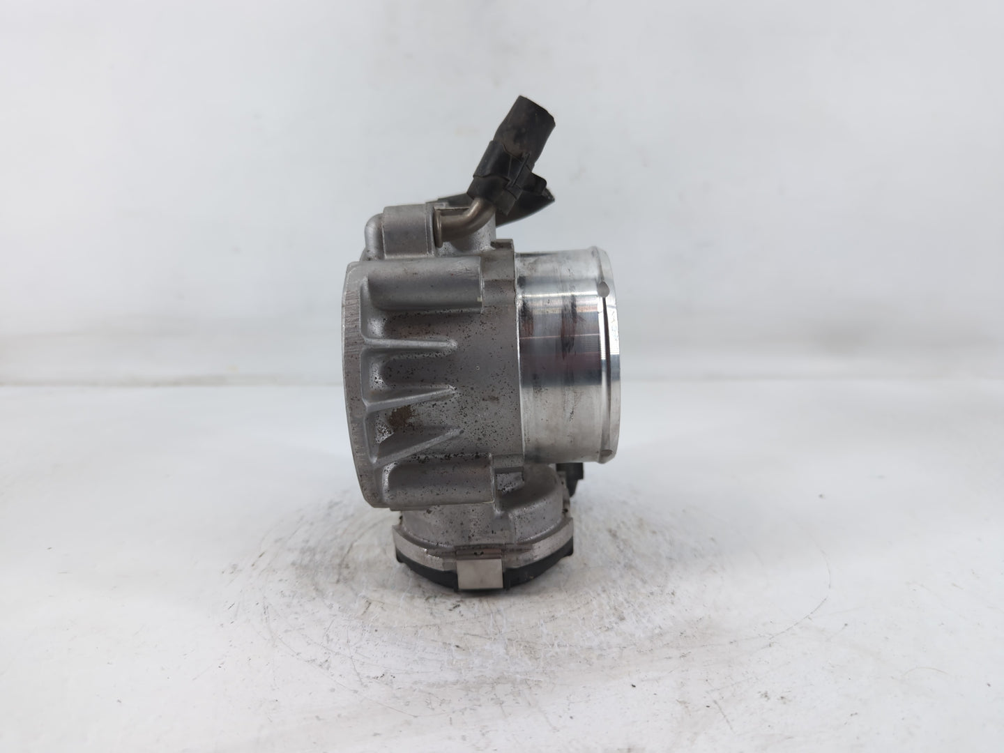 2011-2015 Hyundai Sonata Throttle Body P/N:35100-2G700 Fits Fits 2011 2012 2013 2014 2015 2016 OEM Used Auto Parts - Oemused