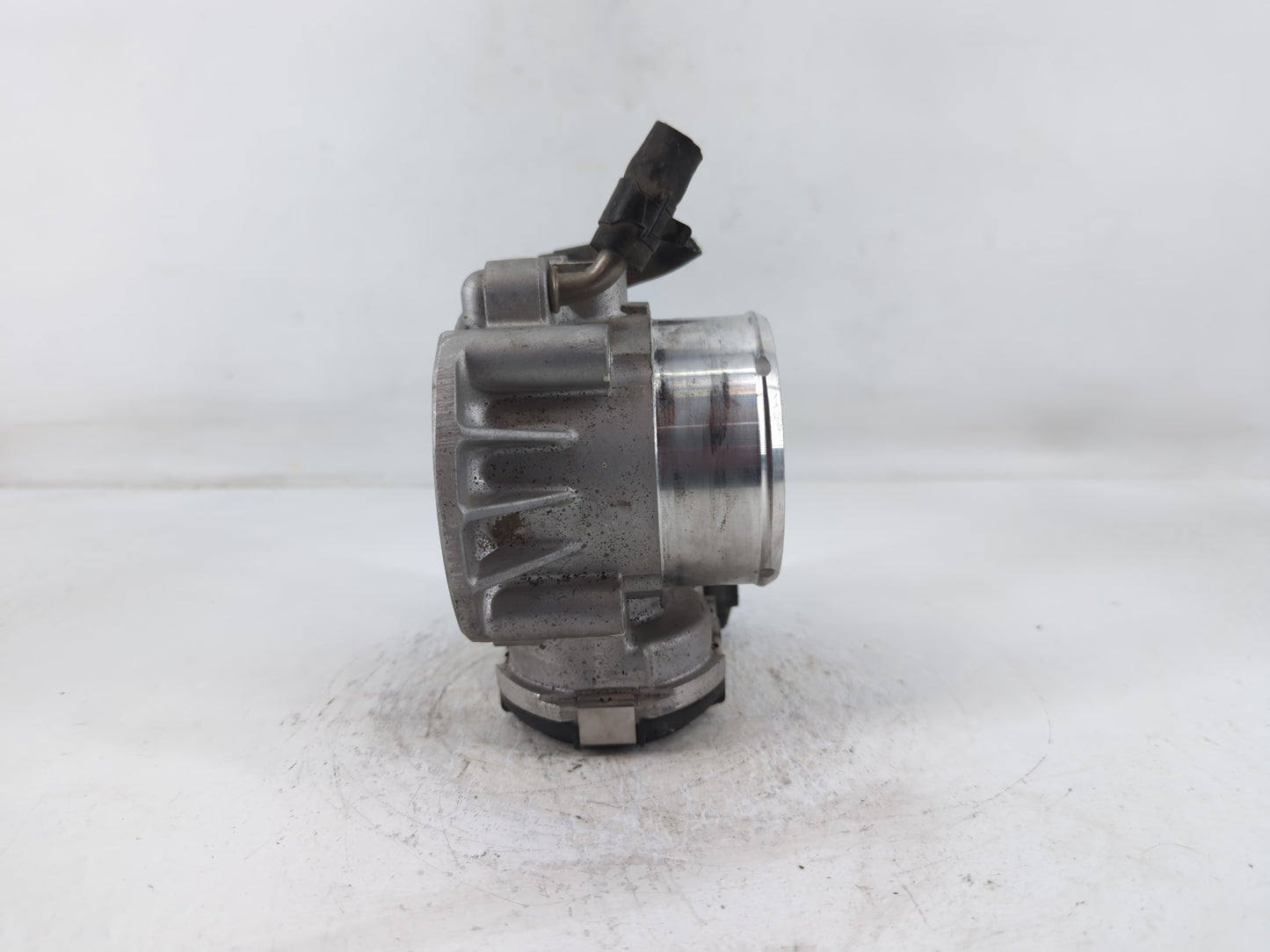2011-2015 Hyundai Sonata Throttle Body P/N:35100-2G700 Fits Fits 2011 2012 2013 2014 2015 2016 OEM Used Auto Parts - Oemused