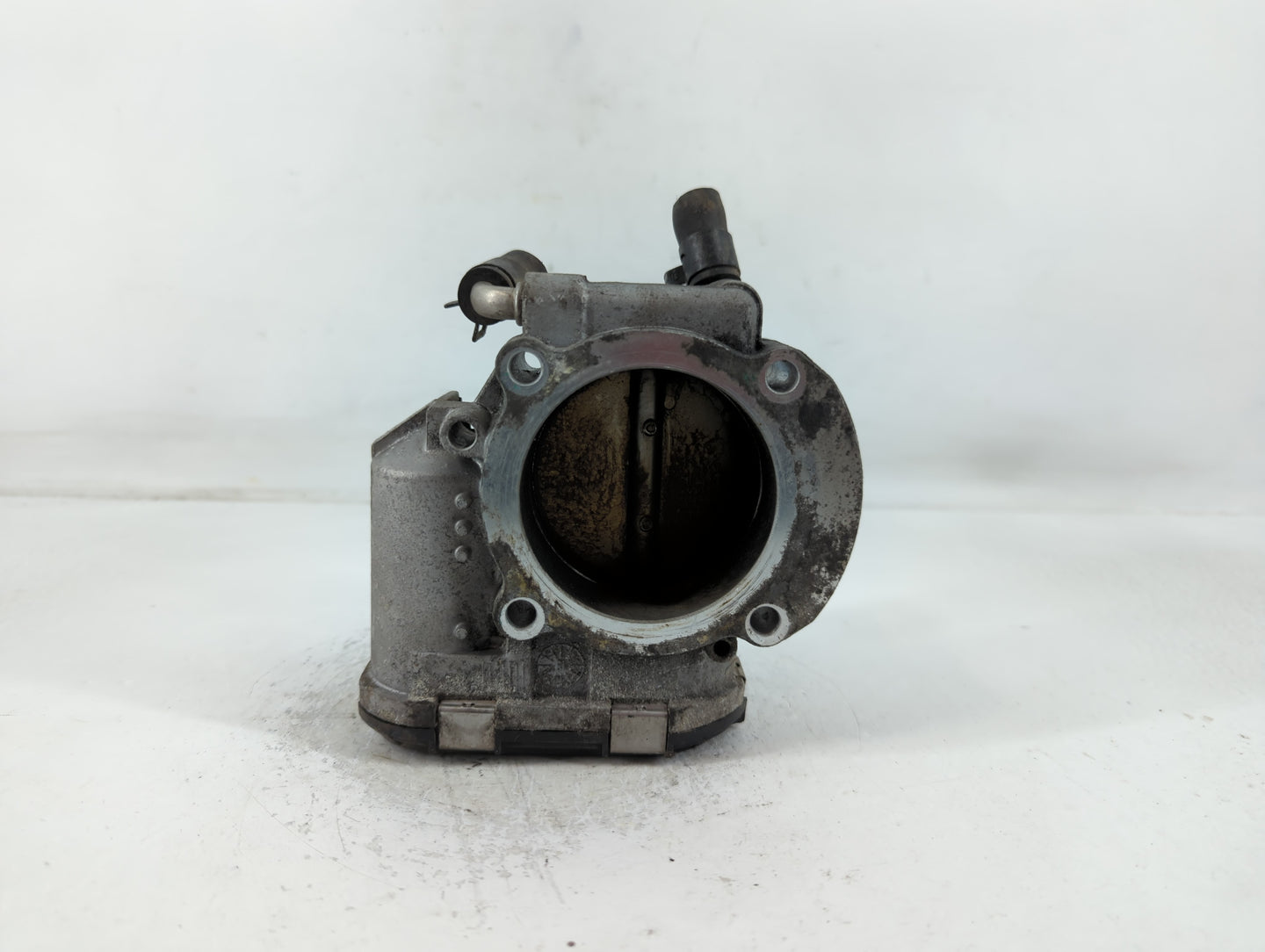 2011-2014 Hyundai Sonata Throttle Body P/N:35100-2G700 Fits Fits 2011 2012 2013 2014 2015 2016 OEM Used Auto Parts - Oemused