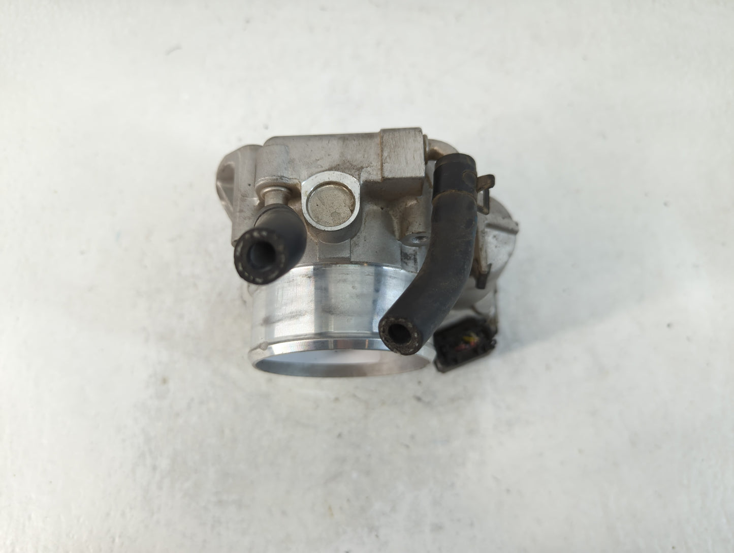 2011-2014 Hyundai Sonata Throttle Body P/N:35100-2G700 Fits Fits 2011 2012 2013 2014 2015 2016 OEM Used Auto Parts - Oemused