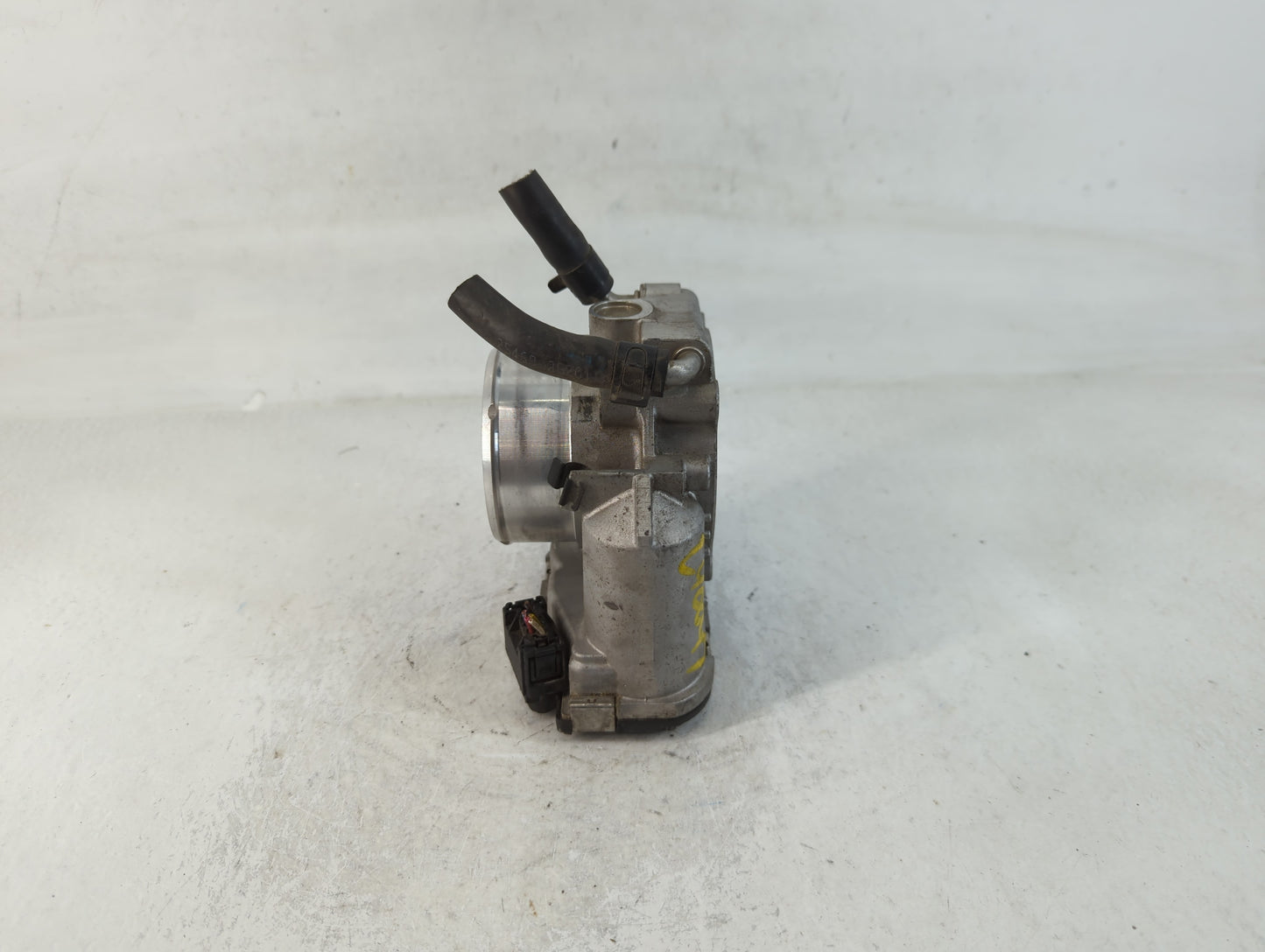2011-2014 Hyundai Sonata Throttle Body P/N:35100-2G700 Fits Fits 2011 2012 2013 2014 2015 2016 OEM Used Auto Parts - Oemused