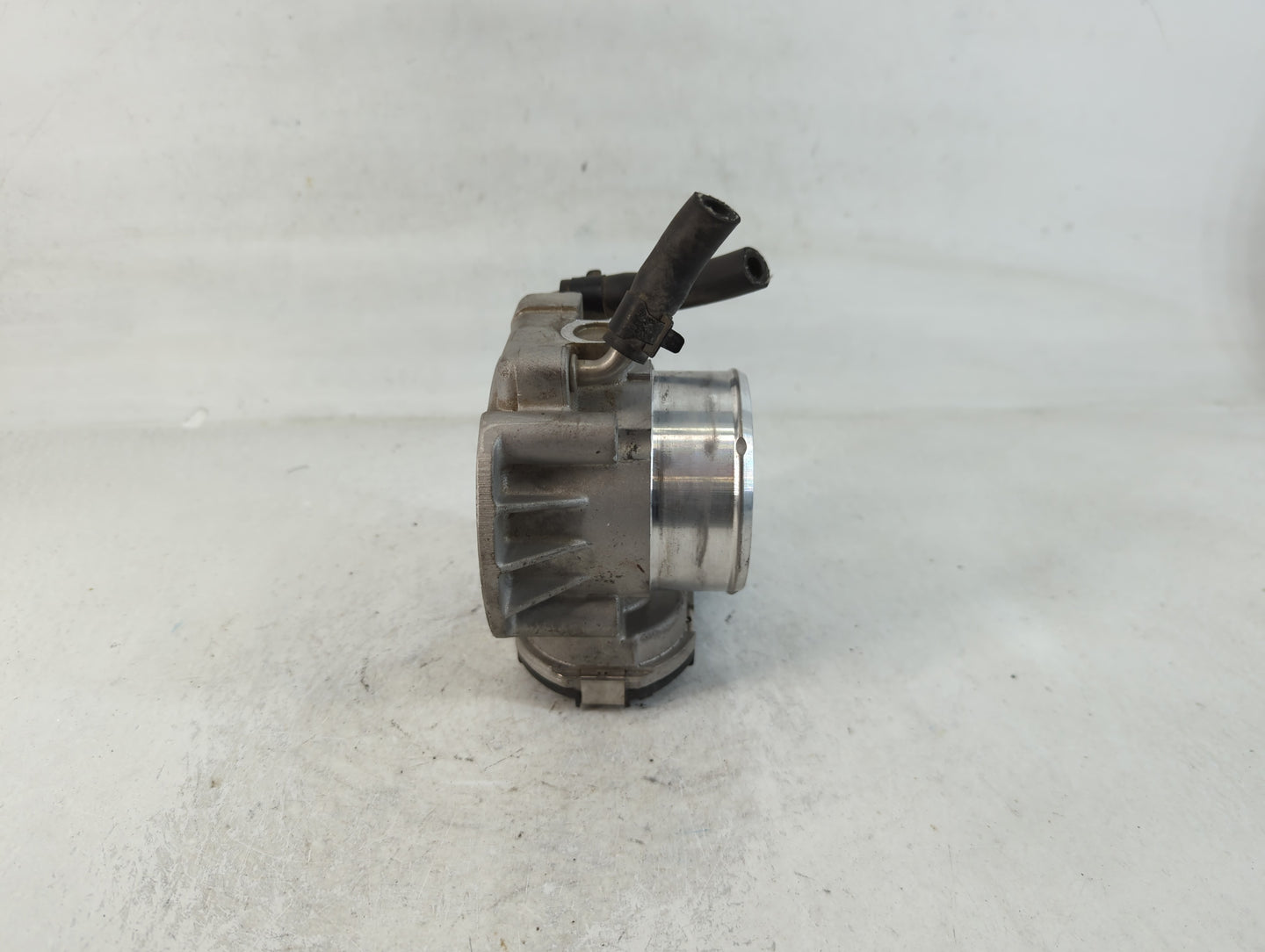 2011-2014 Hyundai Sonata Throttle Body P/N:35100-2G700 Fits Fits 2011 2012 2013 2014 2015 2016 OEM Used Auto Parts - Oemused