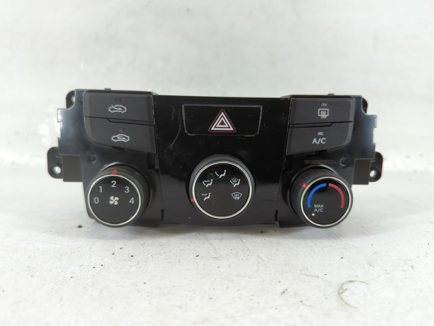 2014 Hyundai Sonata Climate Control Module Temperature AC/Heater Replacement P/N:97250-3Q030 Fits OEM Used Auto Parts - Oemu