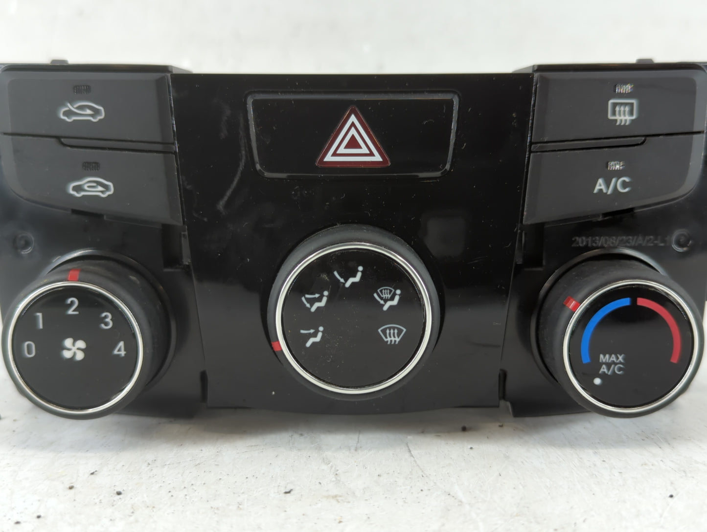 2014 Hyundai Sonata Climate Control Module Temperature AC/Heater Replacement P/N:97250-3Q030 Fits OEM Used Auto Parts - Oemu