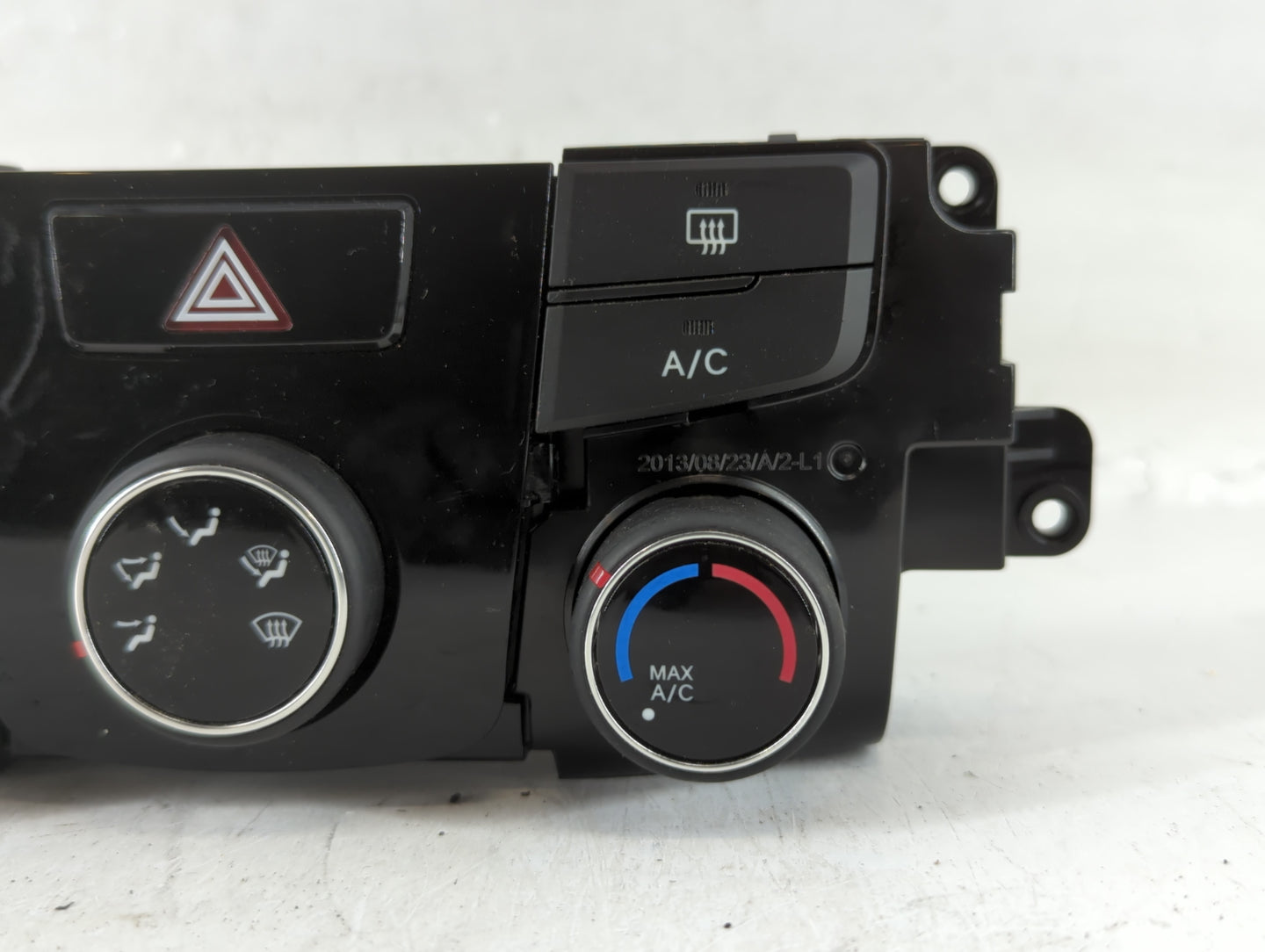 2014 Hyundai Sonata Climate Control Module Temperature AC/Heater Replacement P/N:97250-3Q030 Fits OEM Used Auto Parts - Oemu