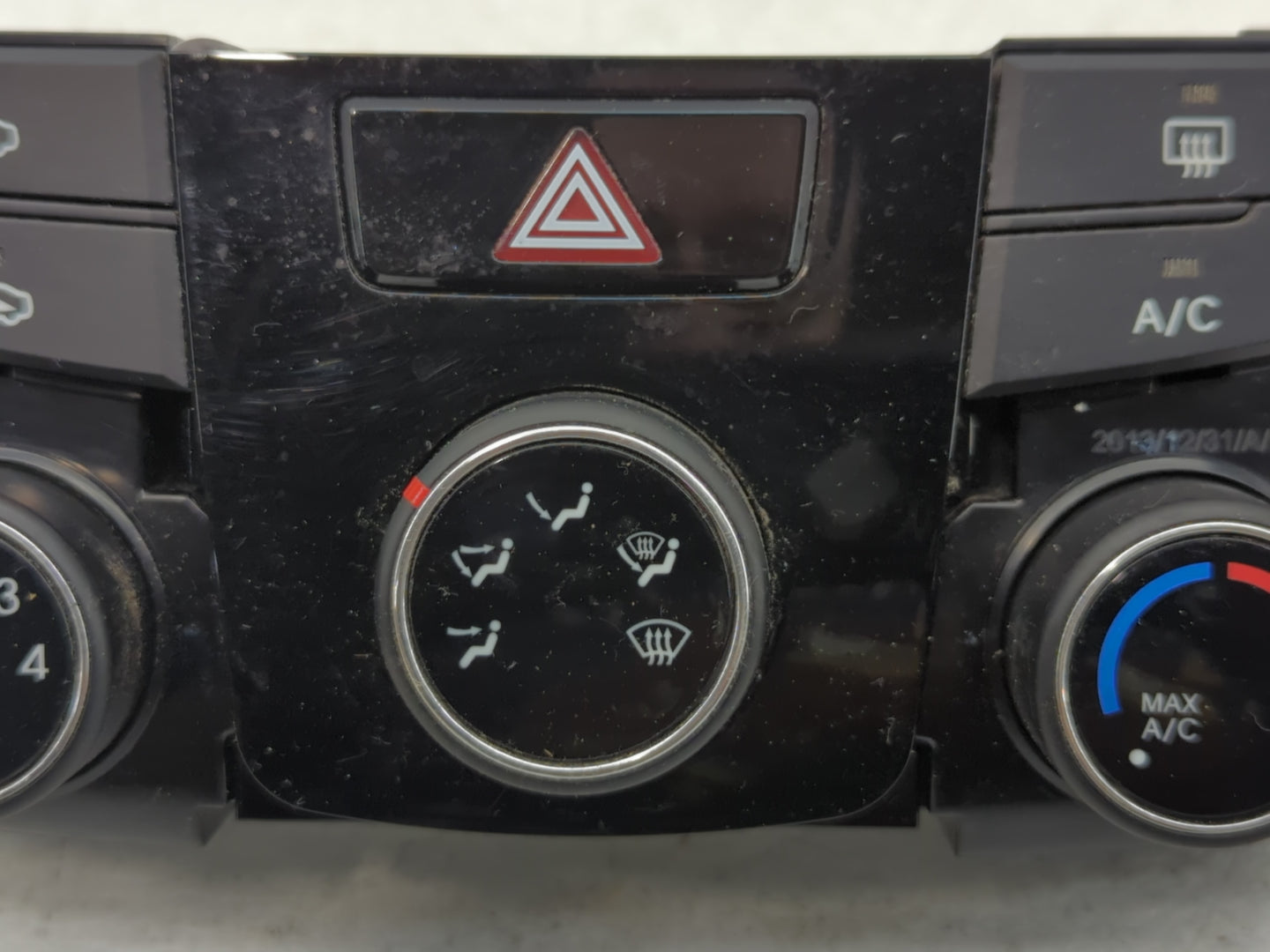 2014 Hyundai Sonata Climate Control Module Temperature AC/Heater Replacement P/N:97250-3Q030 Fits OEM Used Auto Parts - Oemu