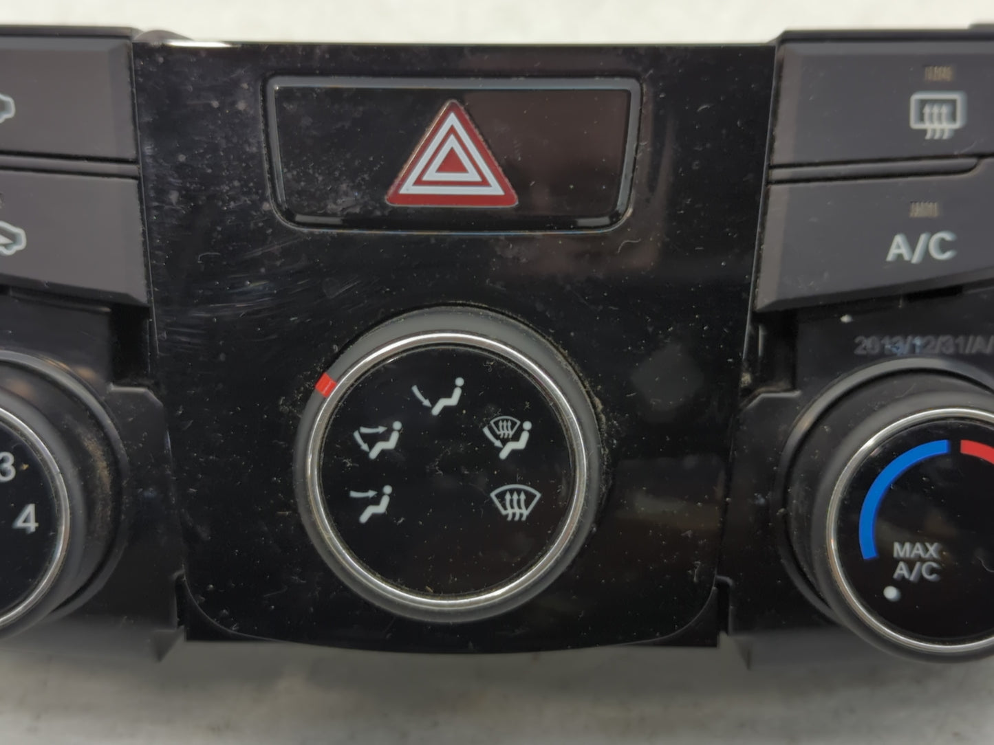 2014 Hyundai Sonata Climate Control Module Temperature AC/Heater Replacement P/N:97250-3Q030 Fits OEM Used Auto Parts - Oemu