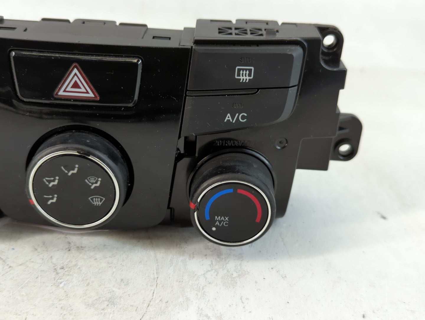 2014 Hyundai Sonata Climate Control Module Temperature AC/Heater Replacement P/N:97250-3Q030 Fits OEM Used Auto Parts - Oemu