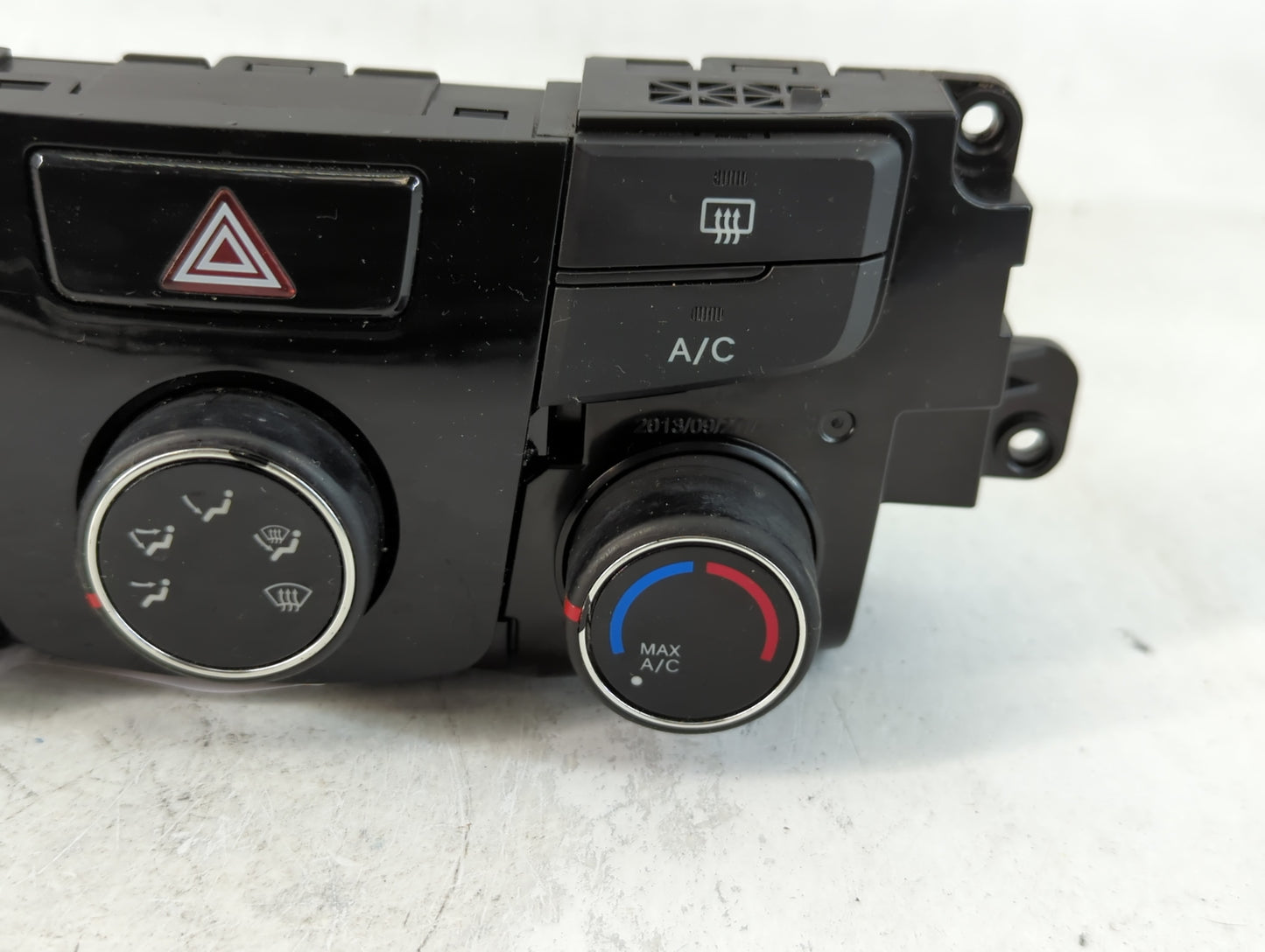 2014 Hyundai Sonata Climate Control Module Temperature AC/Heater Replacement P/N:97250-3Q030 Fits OEM Used Auto Parts - Oemu