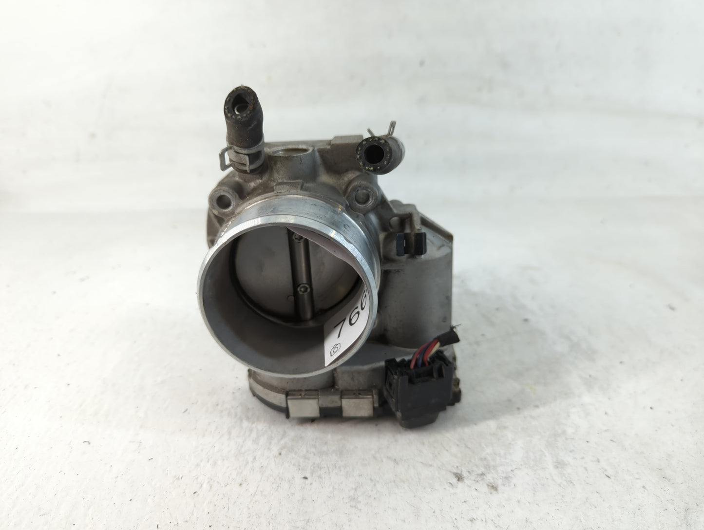 2011-2014 Hyundai Sonata Throttle Body P/N:35100-2G700 Fits Fits 2011 2012 2013 2014 2015 2016 OEM Used Auto Parts - Oemused