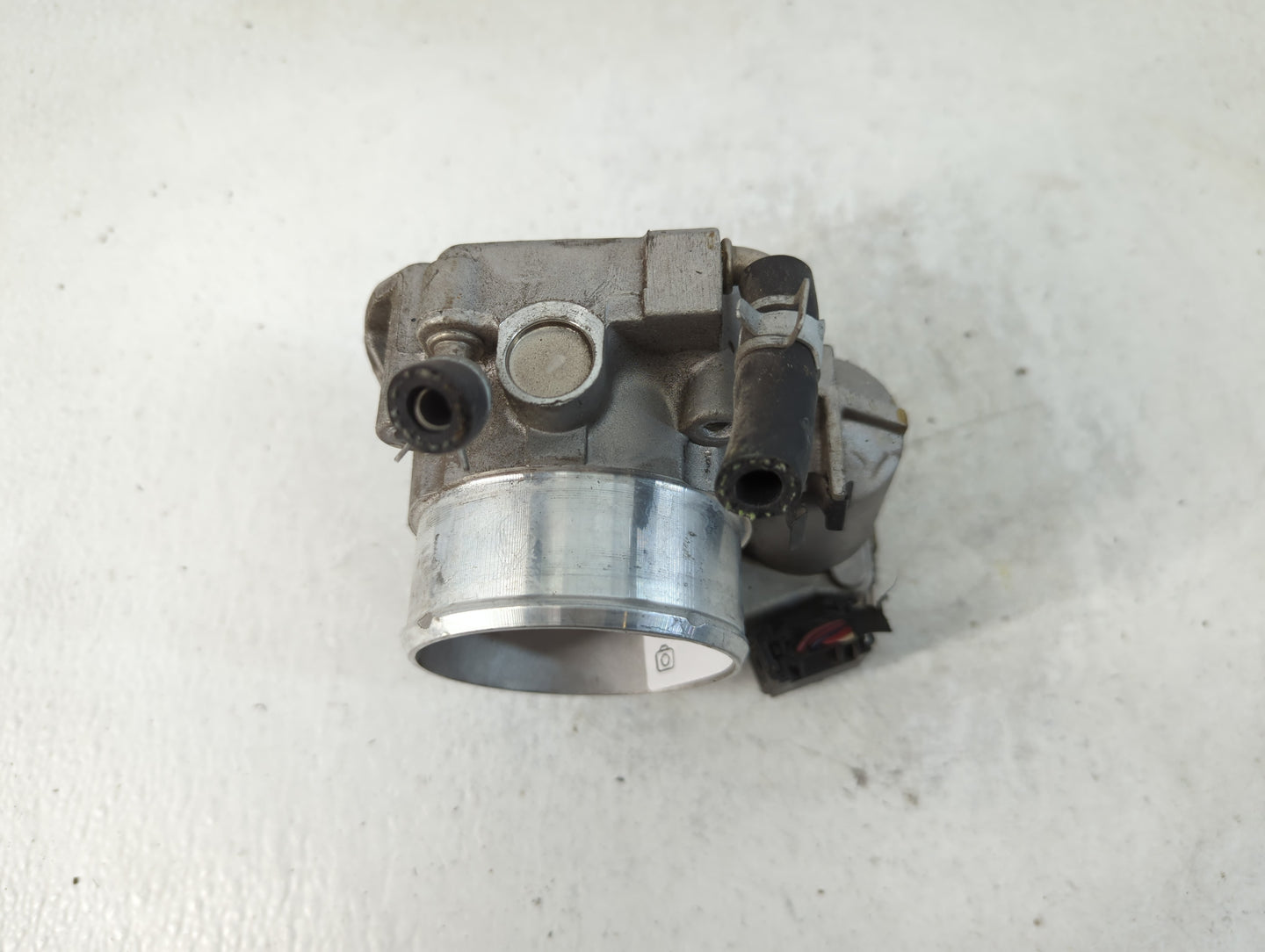2011-2014 Hyundai Sonata Throttle Body P/N:35100-2G700 Fits Fits 2011 2012 2013 2014 2015 2016 OEM Used Auto Parts - Oemused