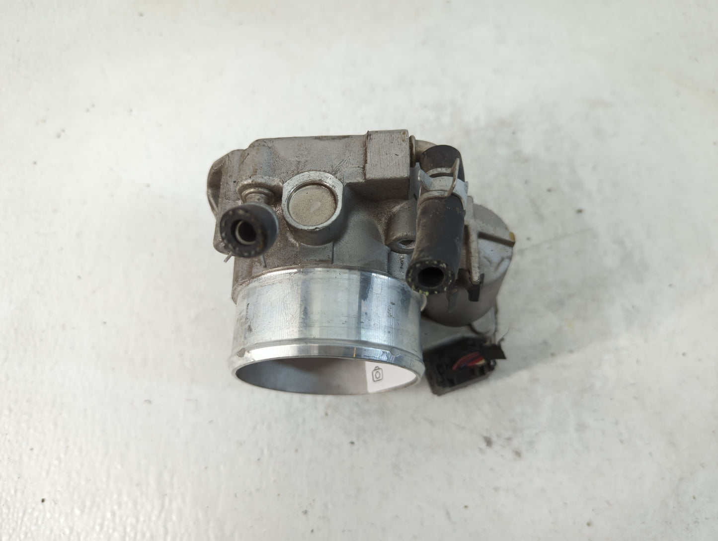 2011-2014 Hyundai Sonata Throttle Body P/N:35100-2G700 Fits Fits 2011 2012 2013 2014 2015 2016 OEM Used Auto Parts - Oemused