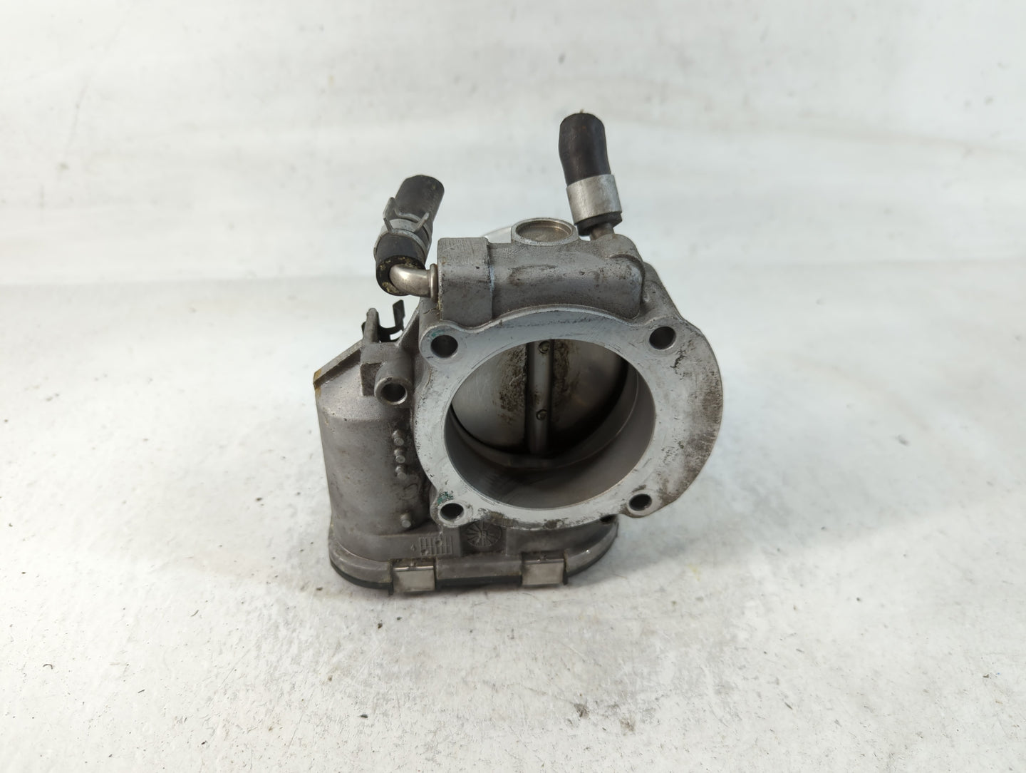 2011-2014 Hyundai Sonata Throttle Body P/N:35100-2G700 Fits Fits 2011 2012 2013 2014 2015 2016 OEM Used Auto Parts - Oemused