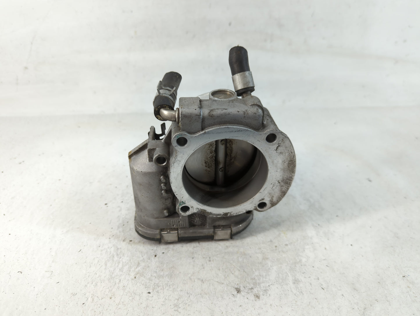 2011-2014 Hyundai Sonata Throttle Body P/N:35100-2G700 Fits Fits 2011 2012 2013 2014 2015 2016 OEM Used Auto Parts - Oemused
