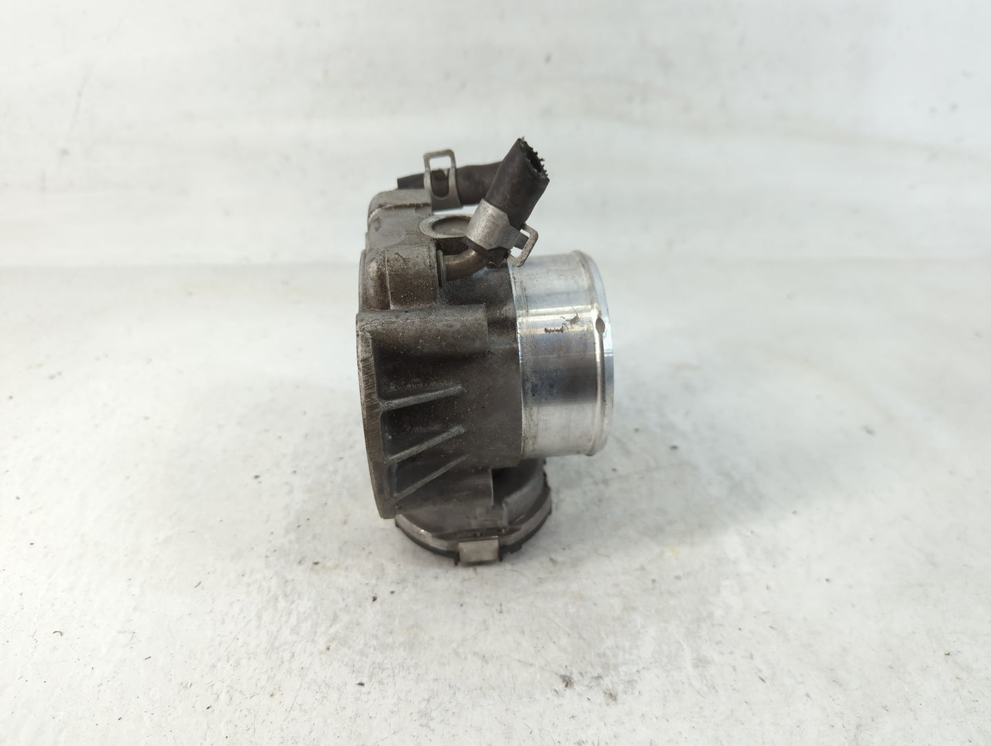 2011-2014 Hyundai Sonata Throttle Body P/N:35100-2G700 Fits Fits 2011 2012 2013 2014 2015 2016 OEM Used Auto Parts - Oemused