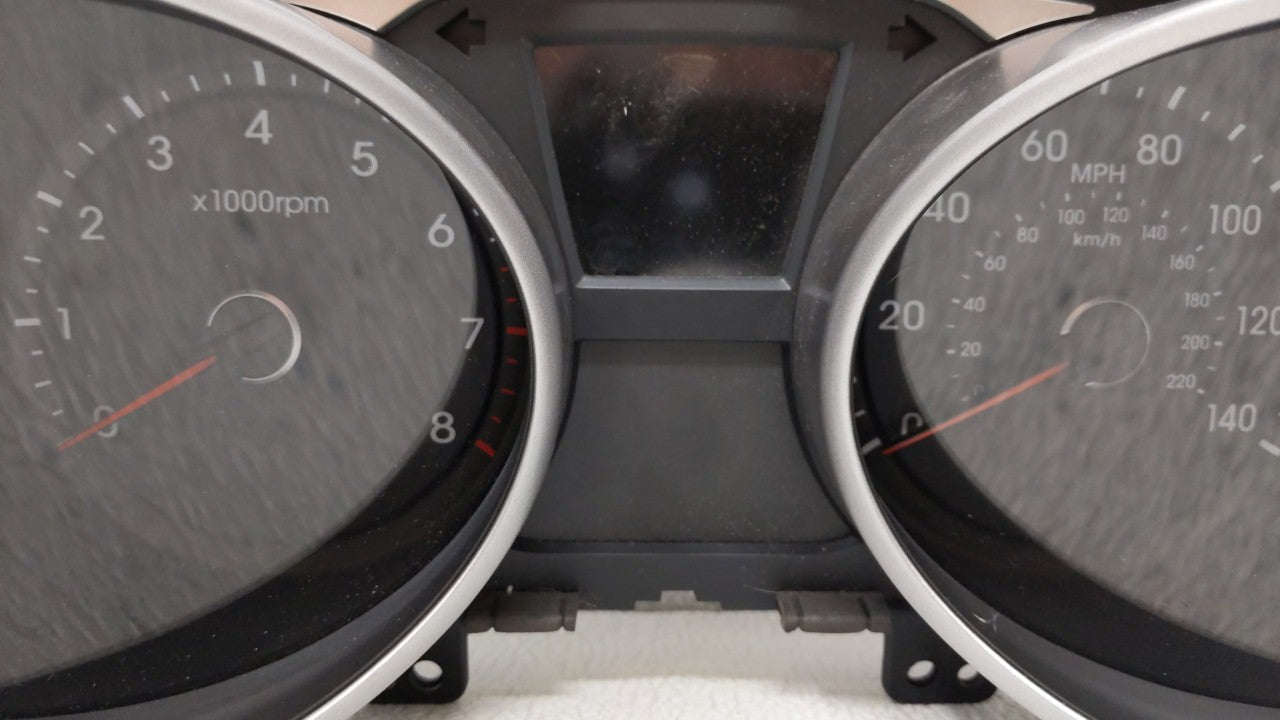 2014-2015 Hyundai Tucson Instrument Cluster Speedometer Gauges P/N:94011-2S040 Fits Fits 2014 2015 OEM Used Auto Parts - Oem