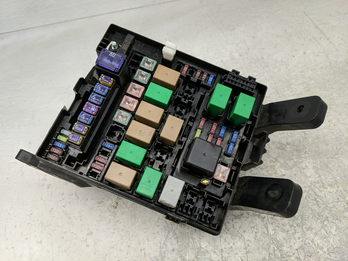 2014-2015 Hyundai Tucson Fusebox Fuse Box Panel Relay Module P/N:91941-2S120 Fits Fits 2014 2015 OEM Used Auto Parts - Oemus