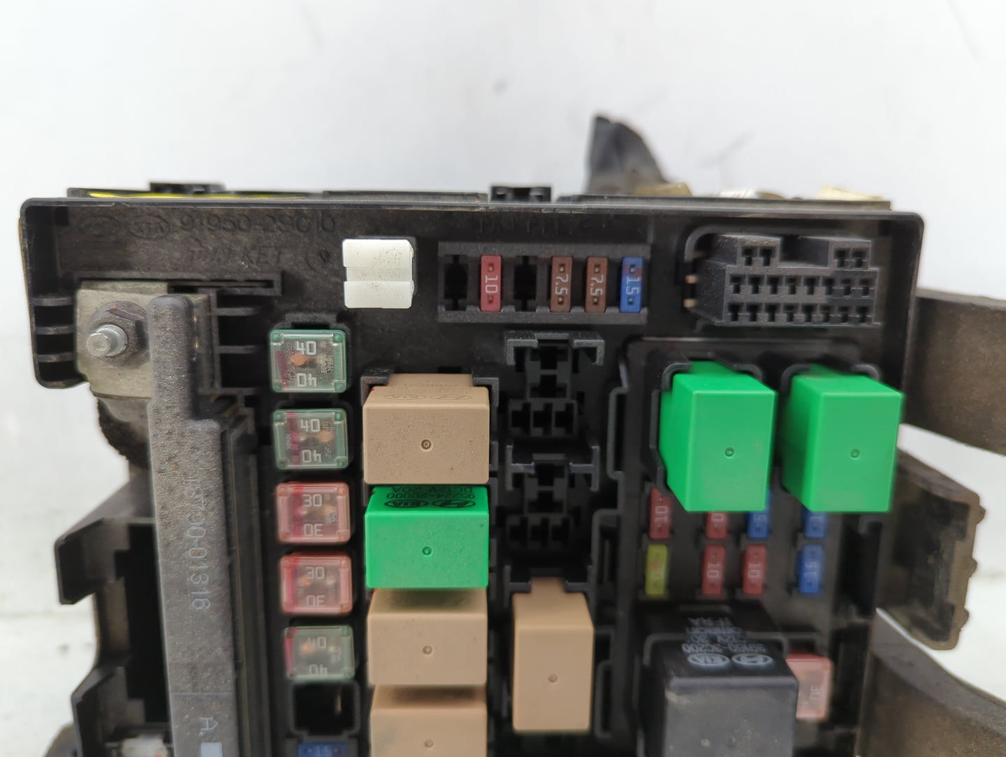 2014-2015 Hyundai Tucson Fusebox Fuse Box Panel Relay Module Fits Fits 2014 2015 OEM Used Auto Parts - Oemusedautoparts1.com