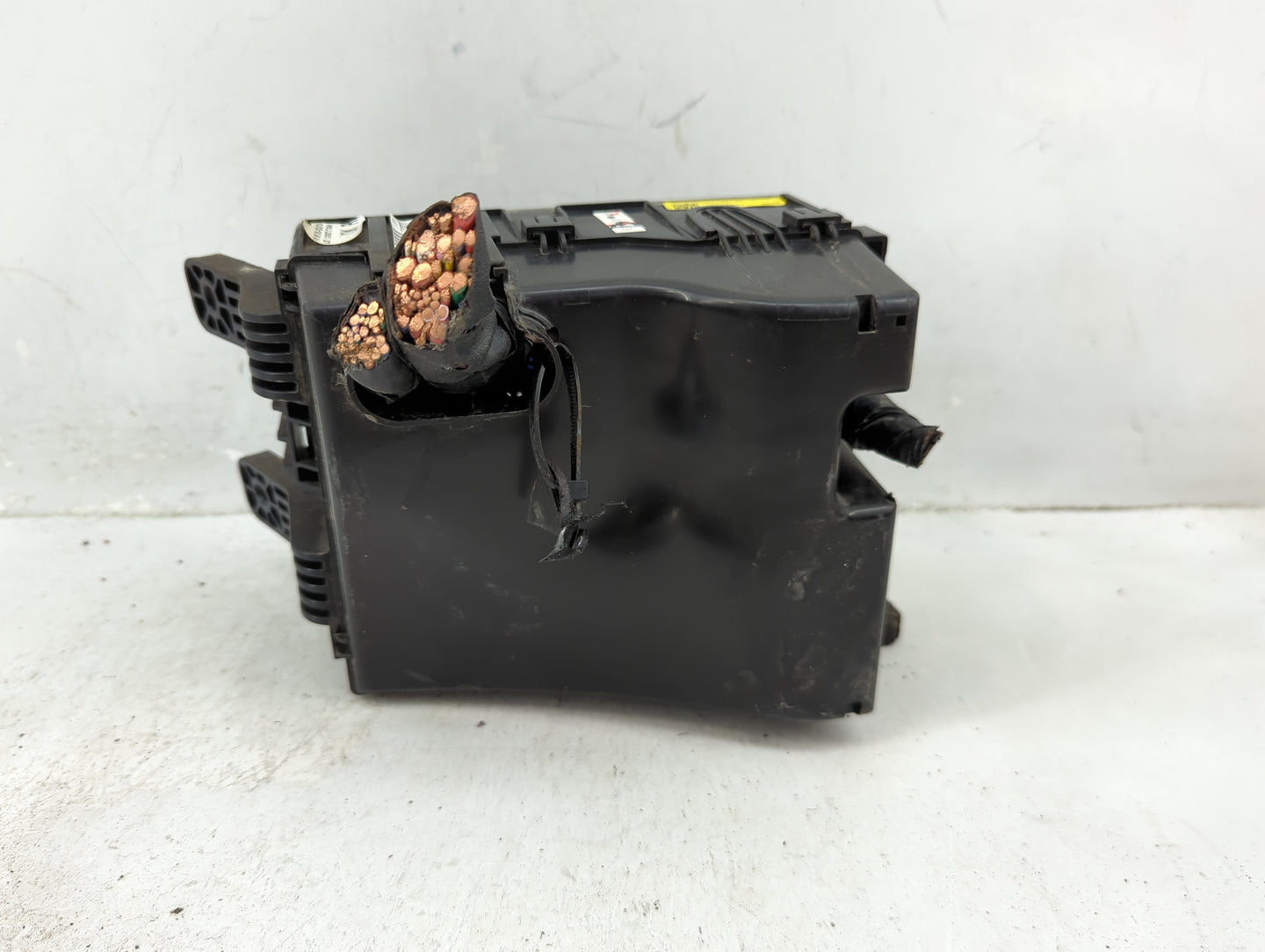 2014-2015 Hyundai Tucson Fusebox Fuse Box Panel Relay Module Fits Fits 2014 2015 OEM Used Auto Parts - Oemusedautoparts1.com