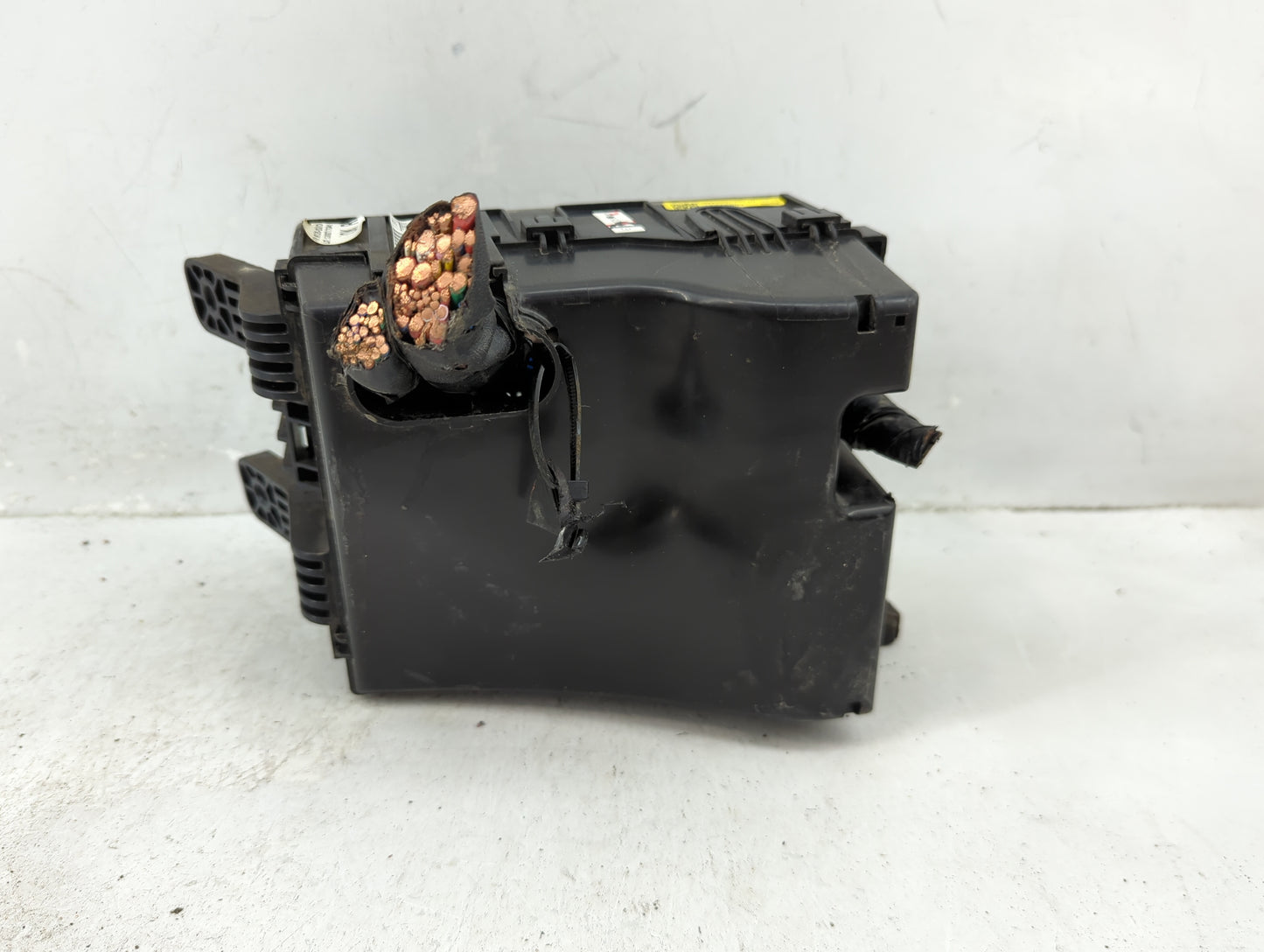2014-2015 Hyundai Tucson Fusebox Fuse Box Panel Relay Module Fits Fits 2014 2015 OEM Used Auto Parts - Oemusedautoparts1.com