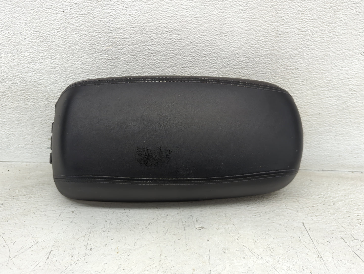 2014 Hyundai Tucson Center Console Armrest Cover Lid Fits OEM Used Auto Parts - Oemusedautoparts1.com
